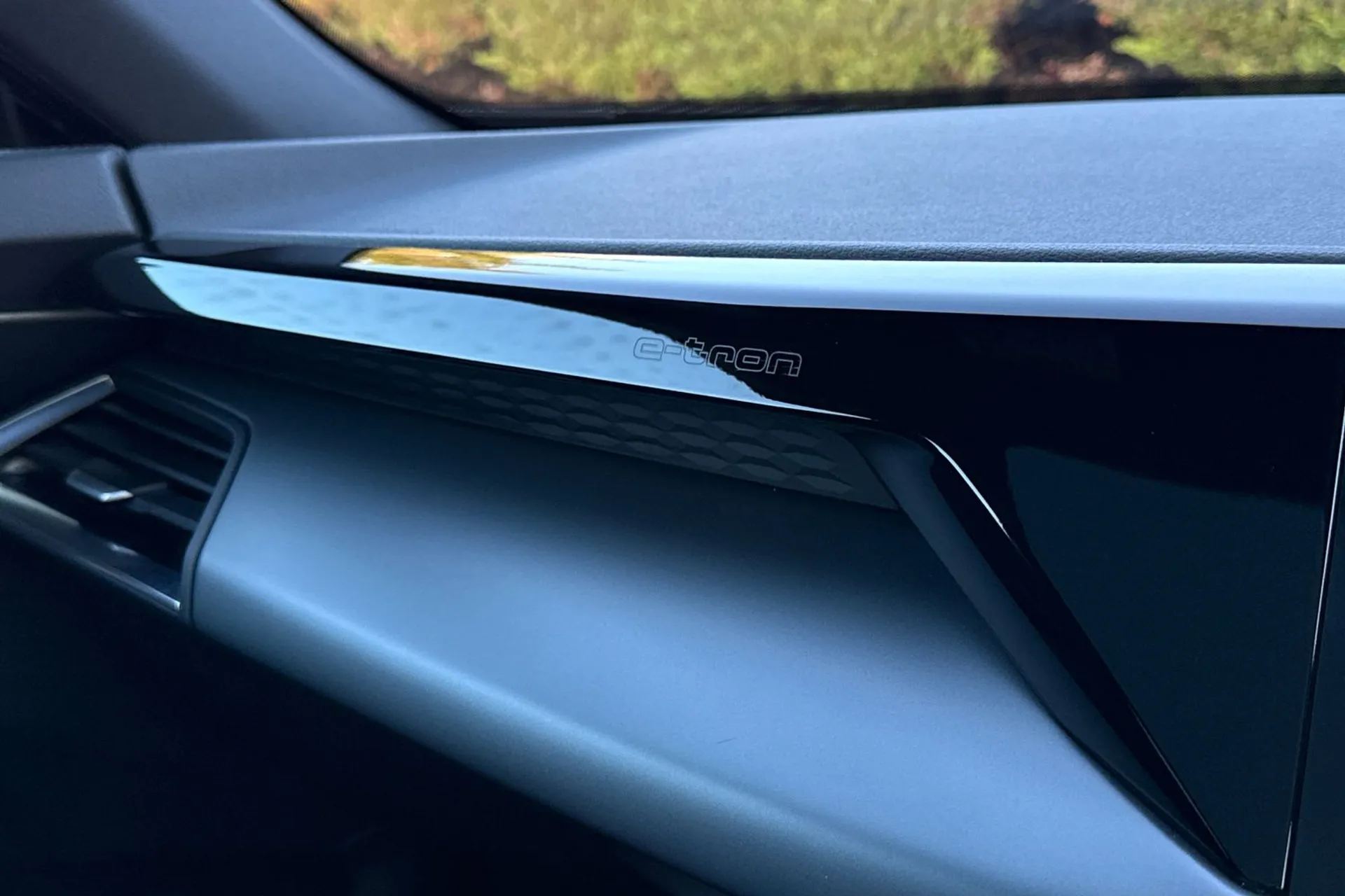 Audi e-tron GT thumbnail image number 26