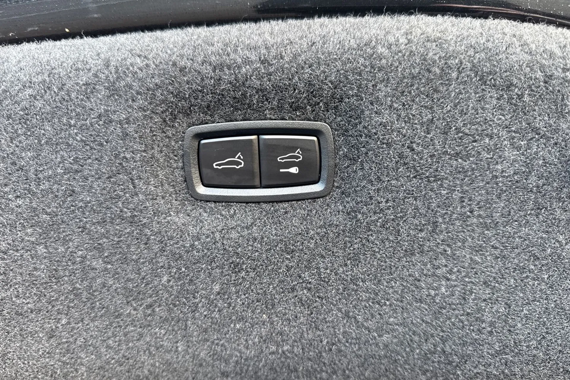 Audi e-tron GT thumbnail image number 39