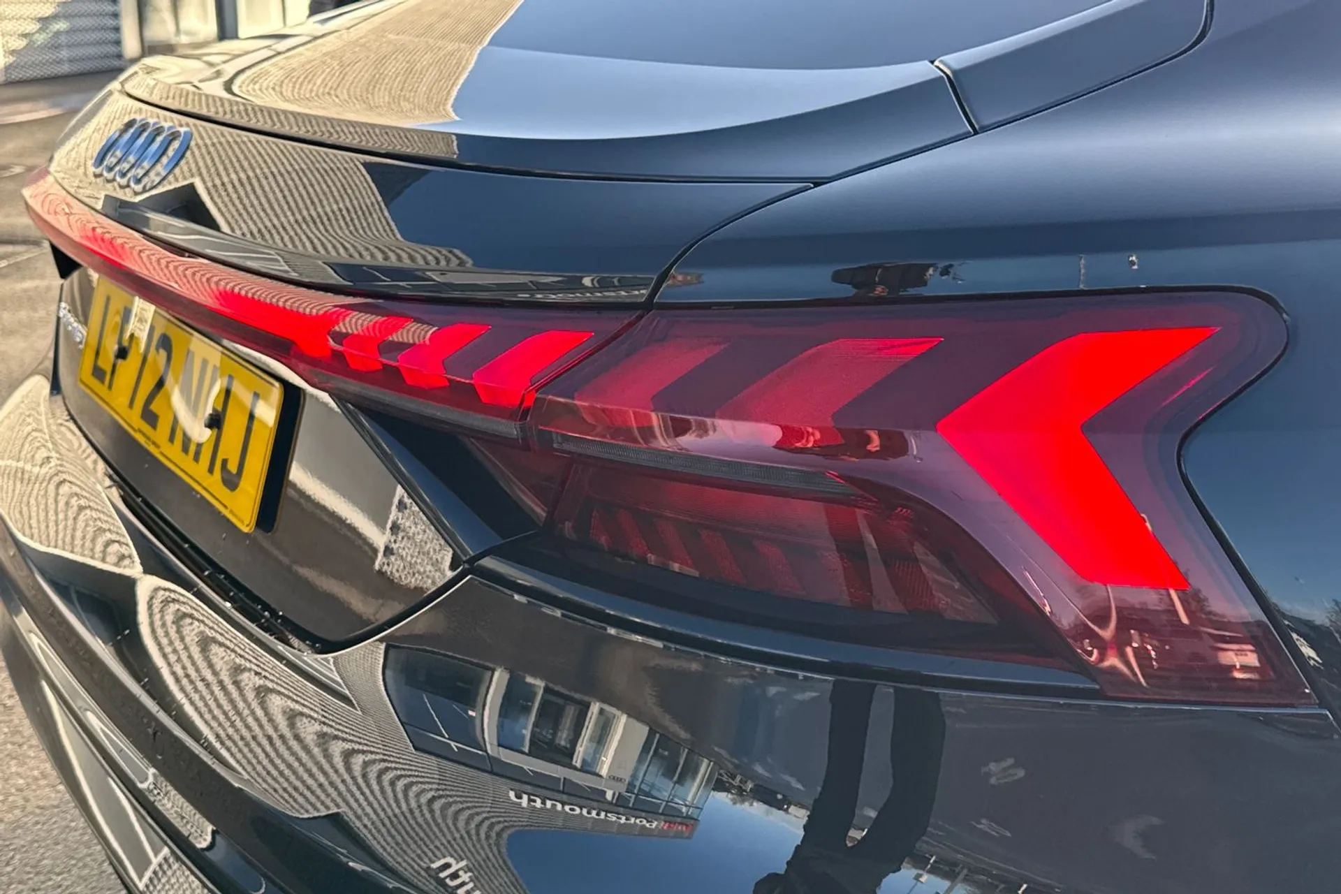 Audi e-tron GT thumbnail image number 34