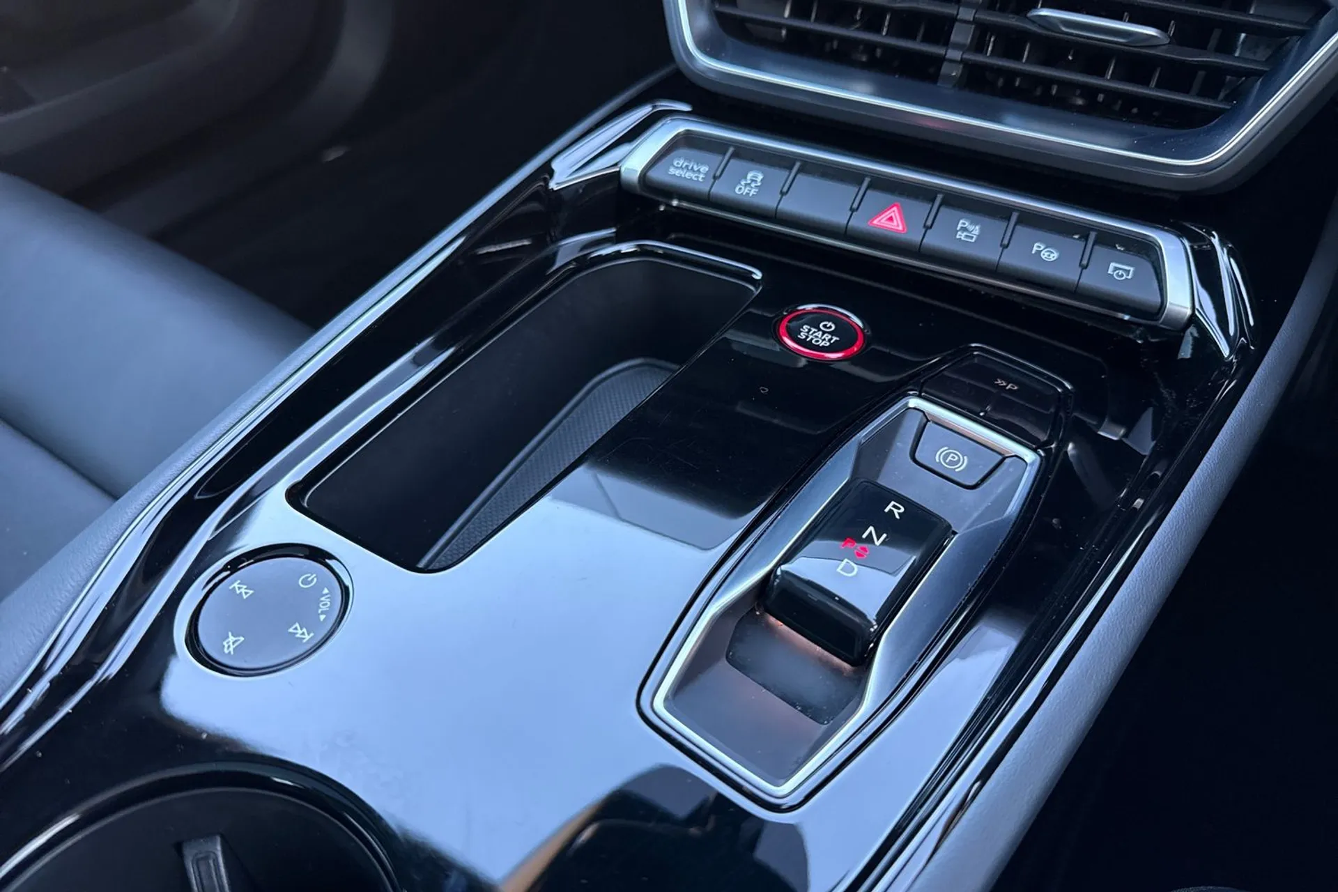 Audi e-tron GT thumbnail image number 15