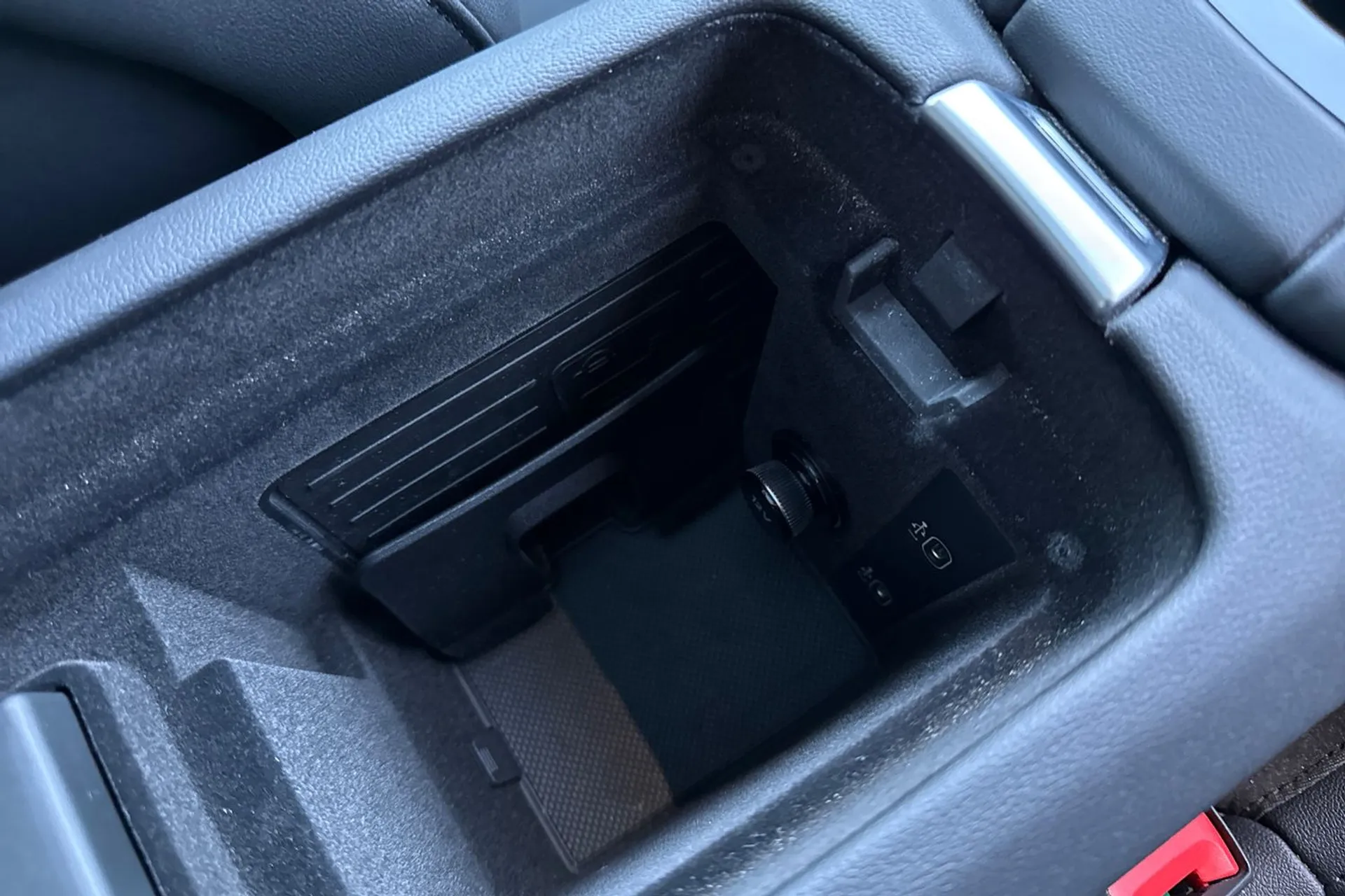 Audi e-tron GT thumbnail image number 24