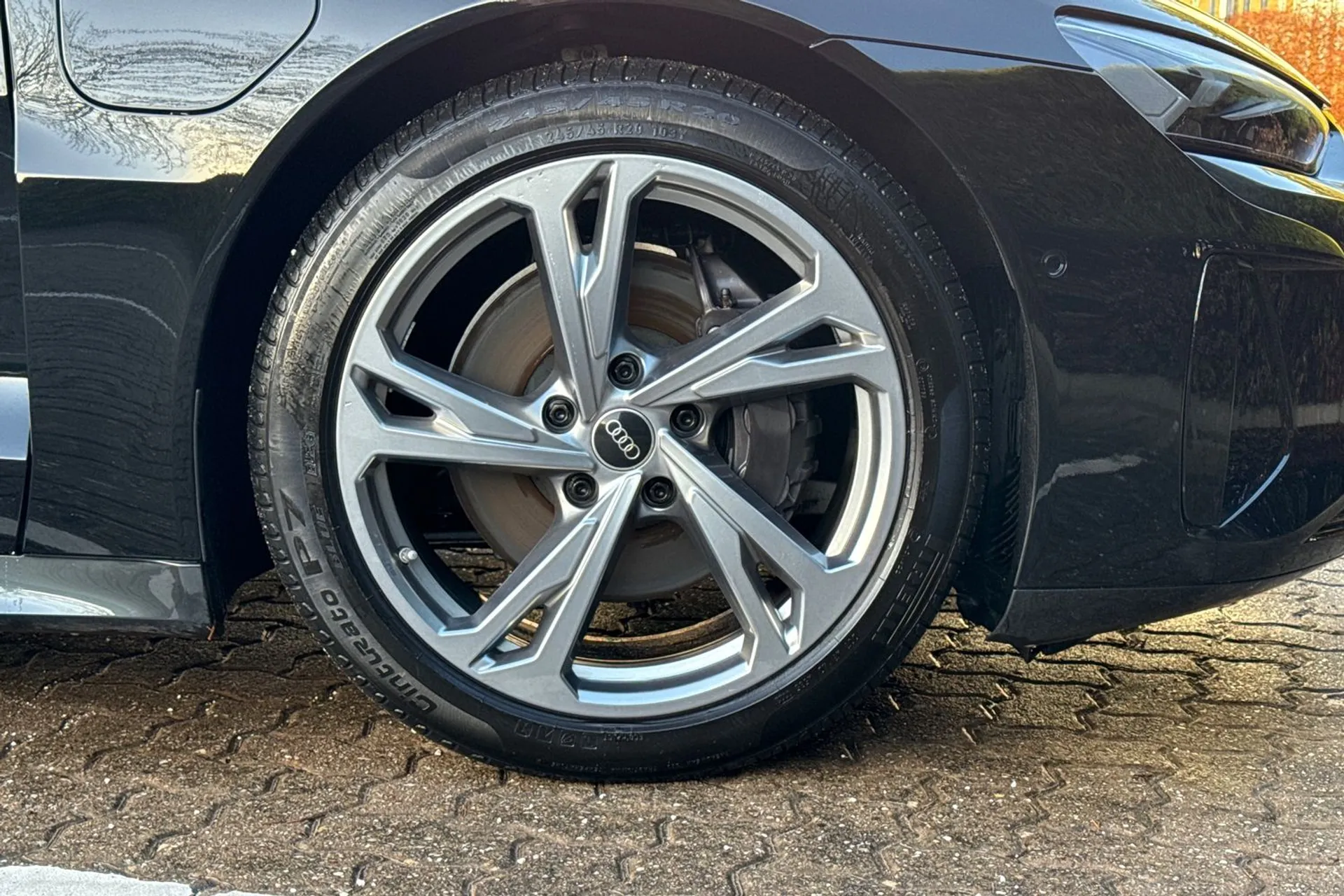 Audi e-tron GT thumbnail image number 22