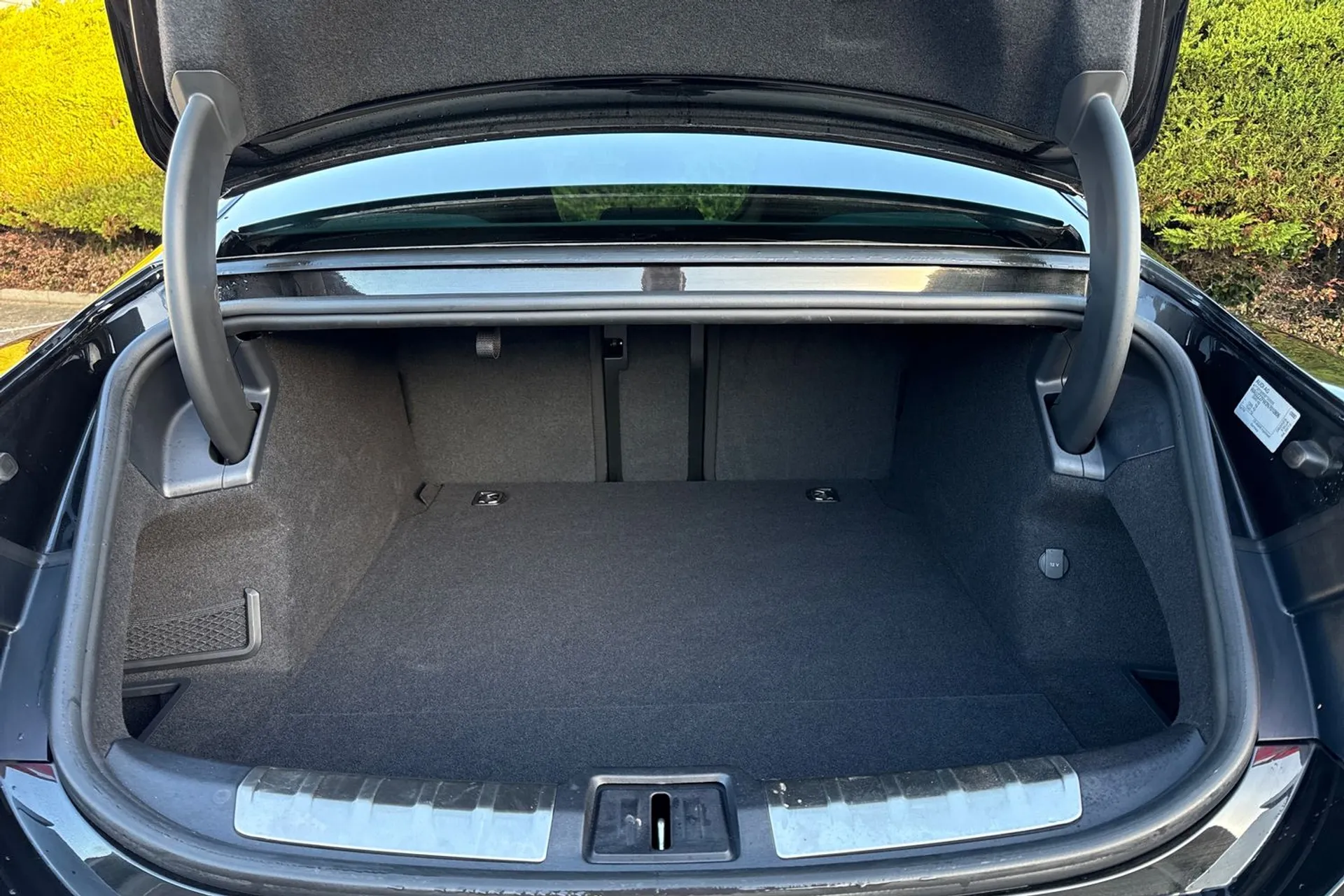 Audi e-tron GT thumbnail image number 38