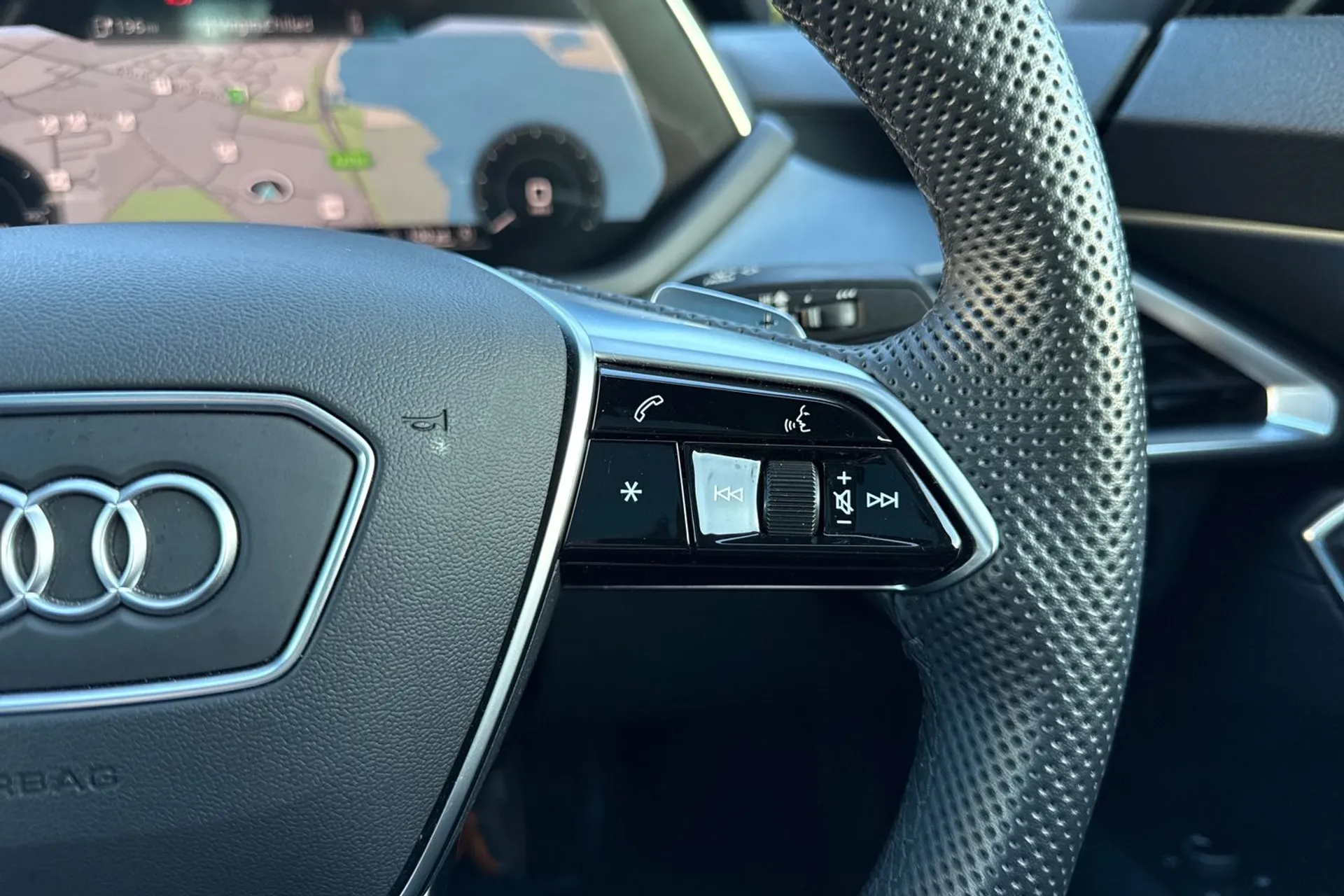 Audi e-tron GT thumbnail image number 50