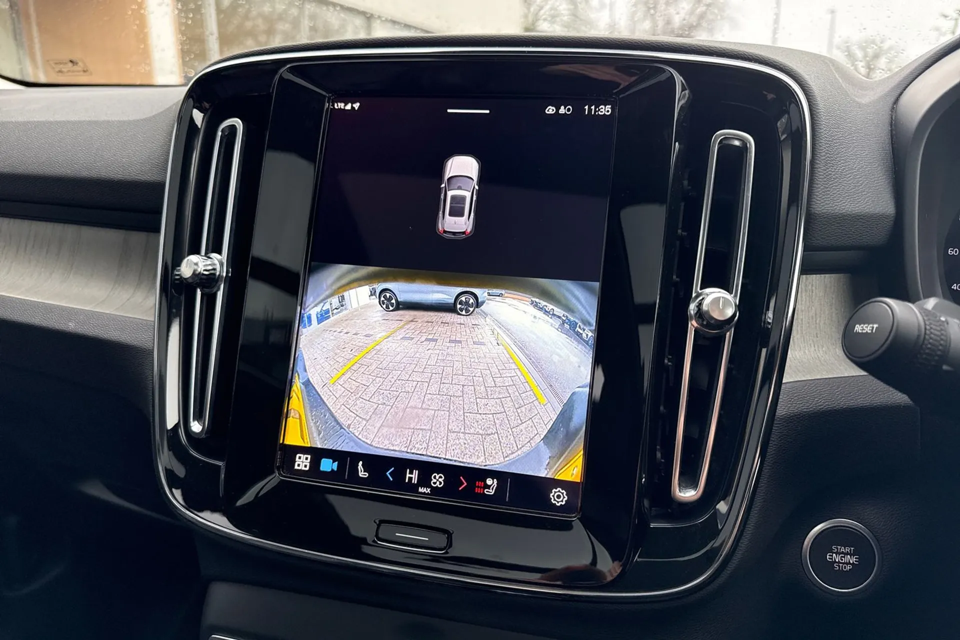 Volvo XC40 thumbnail image number 38