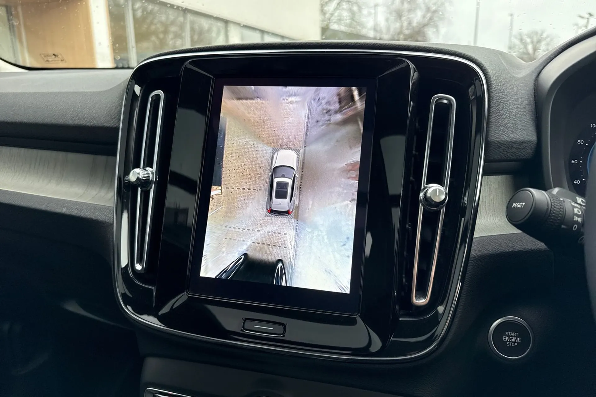 Volvo XC40 thumbnail image number 4