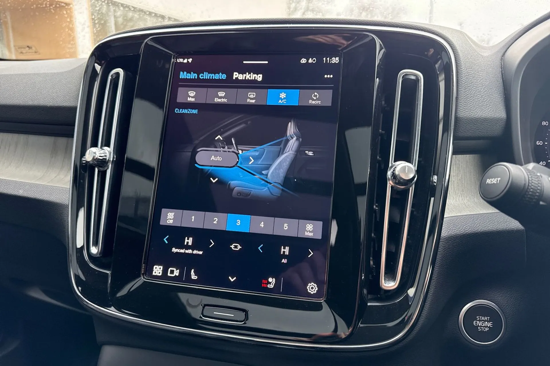 Volvo XC40 thumbnail image number 39