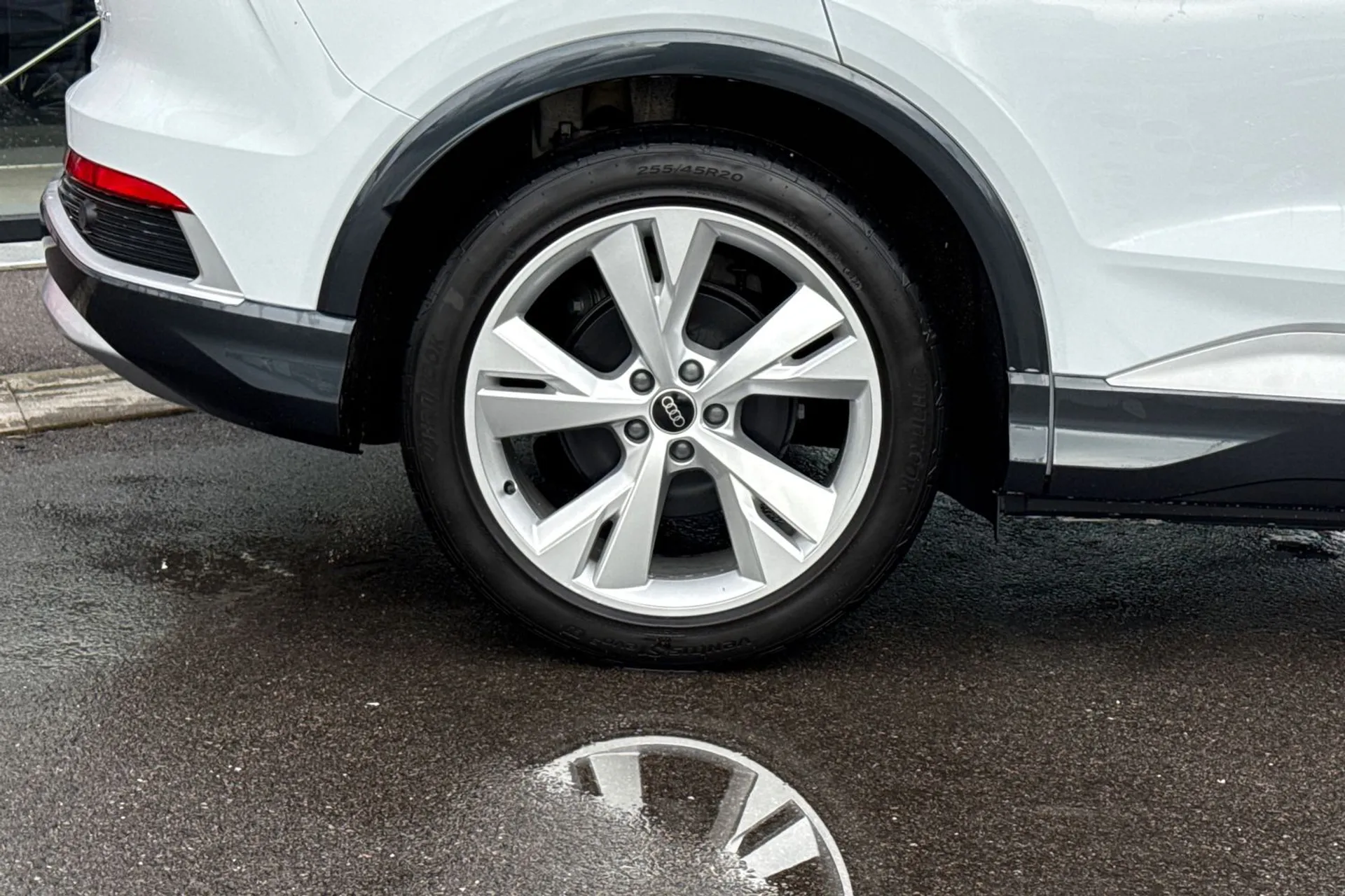 Audi Q4 thumbnail image number 22