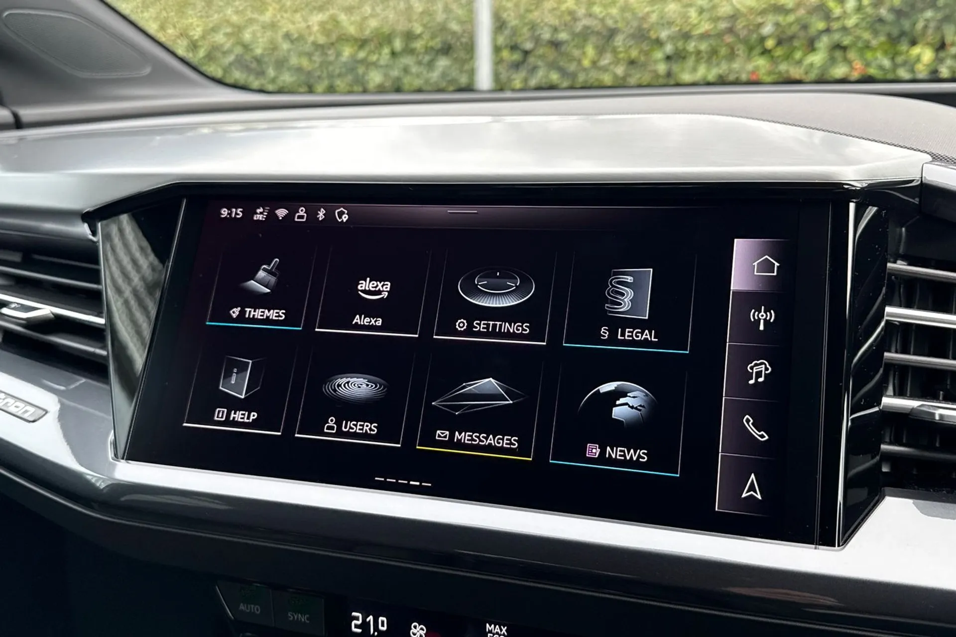 Audi Q4 thumbnail image number 14