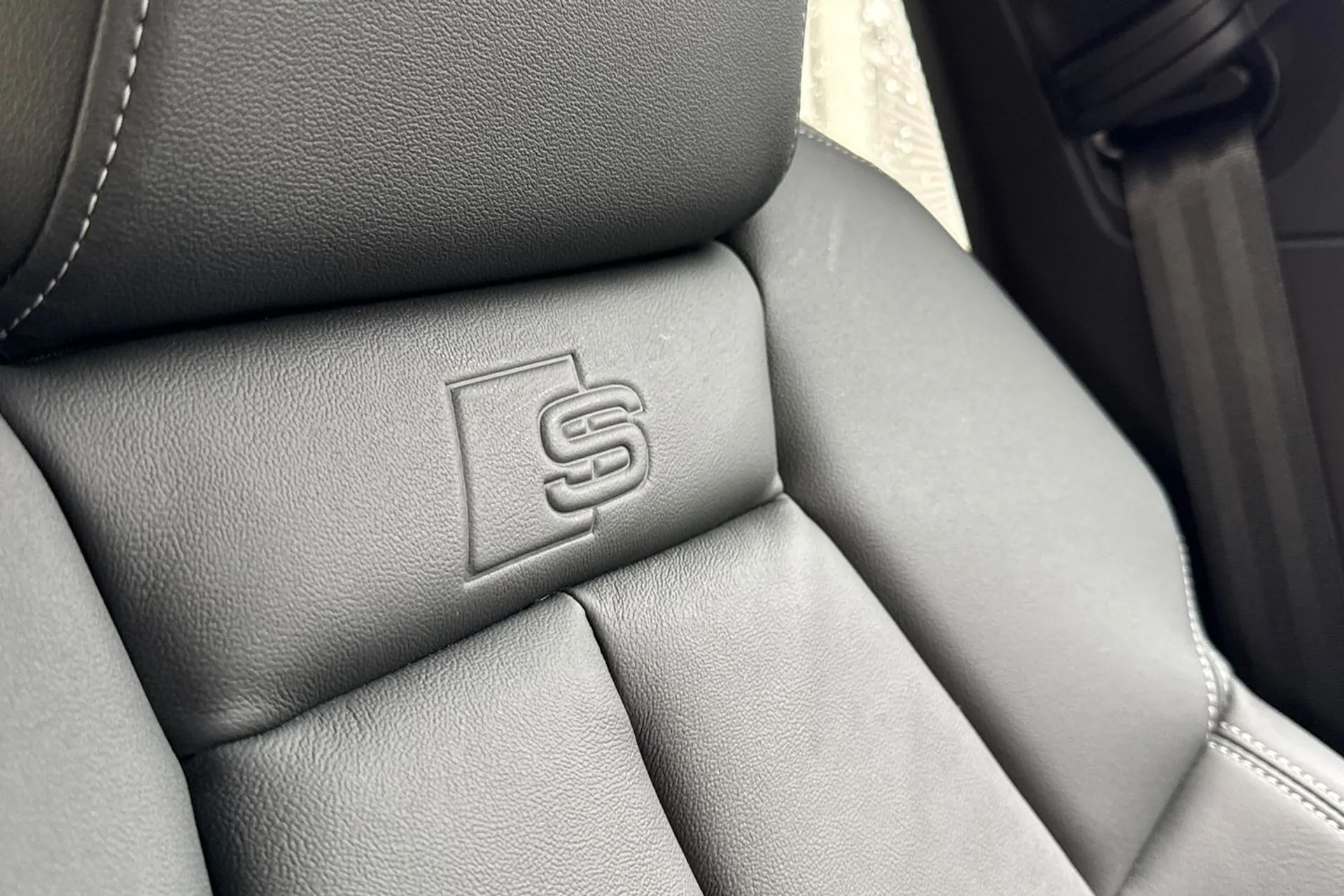 Audi Q4 thumbnail image number 29