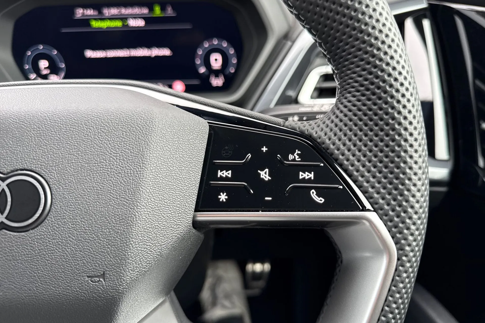 Audi Q4 thumbnail image number 25