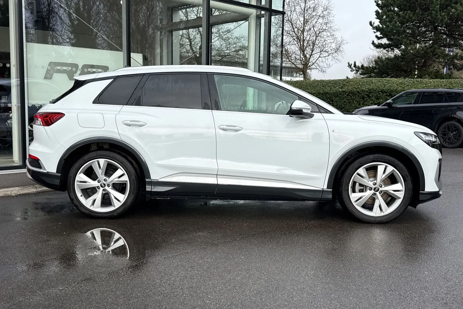 Audi Q4 thumbnail image number 2