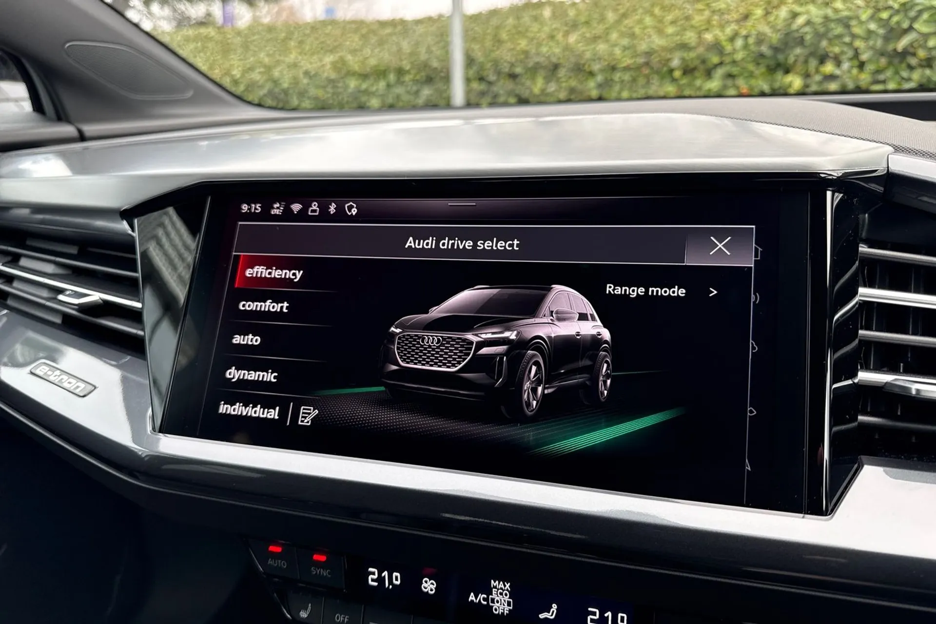 Audi Q4 thumbnail image number 11