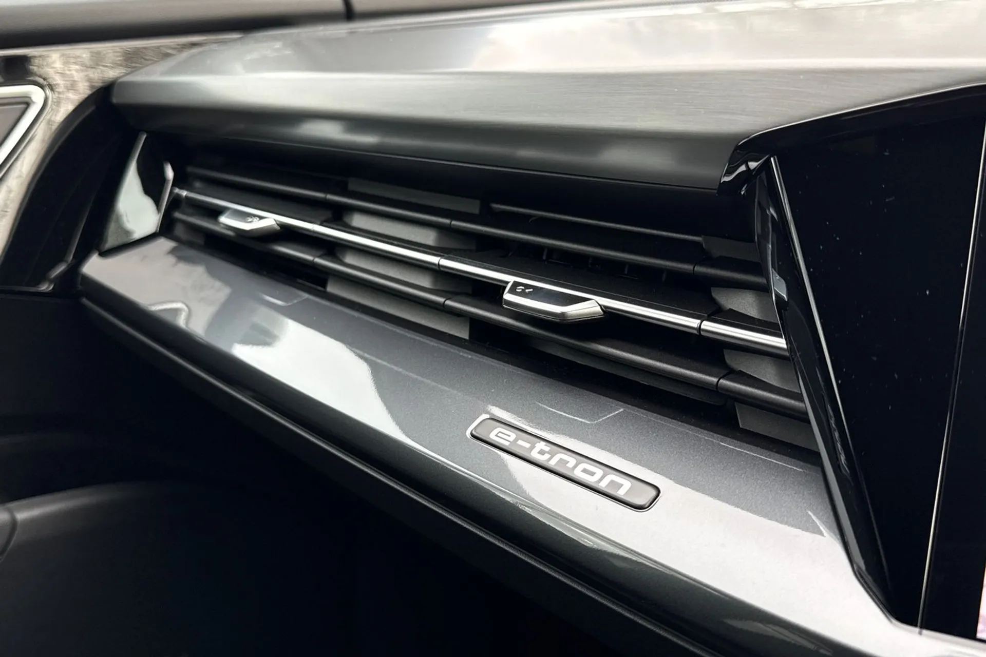 Audi Q4 thumbnail image number 45