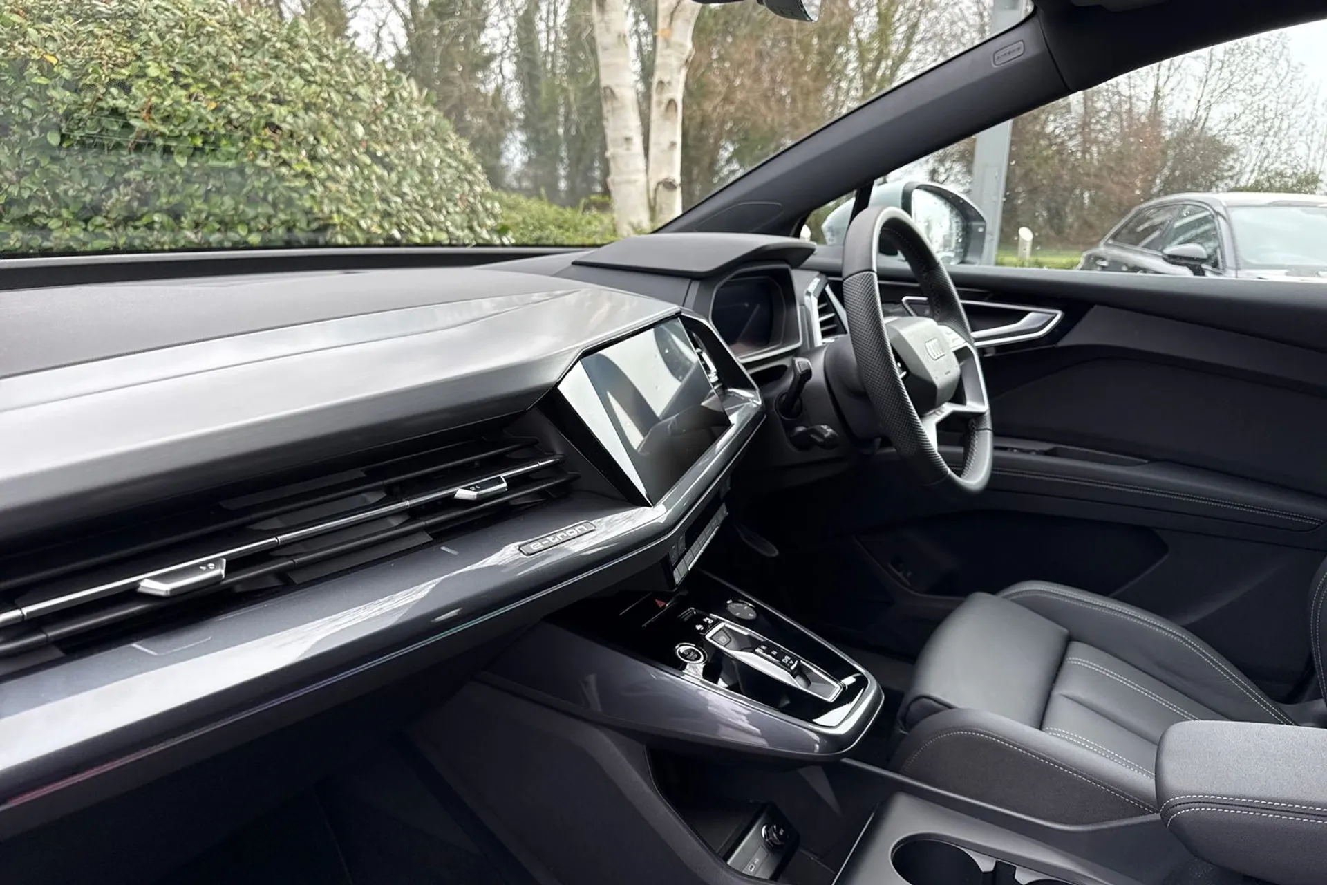 Audi Q4 thumbnail image number 13