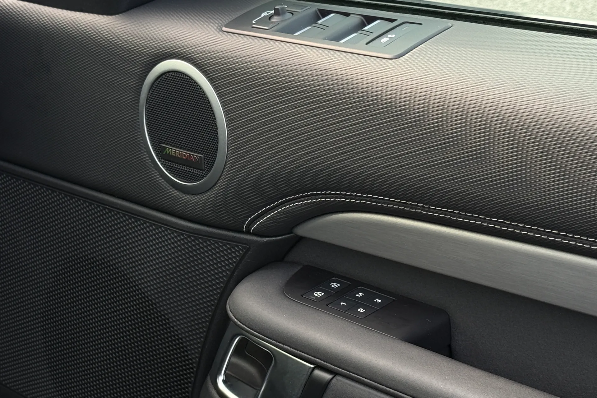 LAND ROVER DISCOVERY thumbnail image number 23