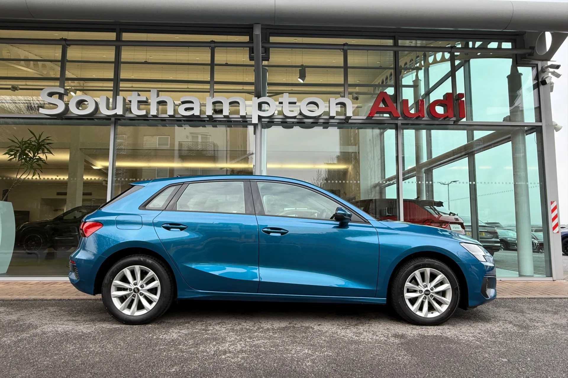 Audi A3 thumbnail image number 2