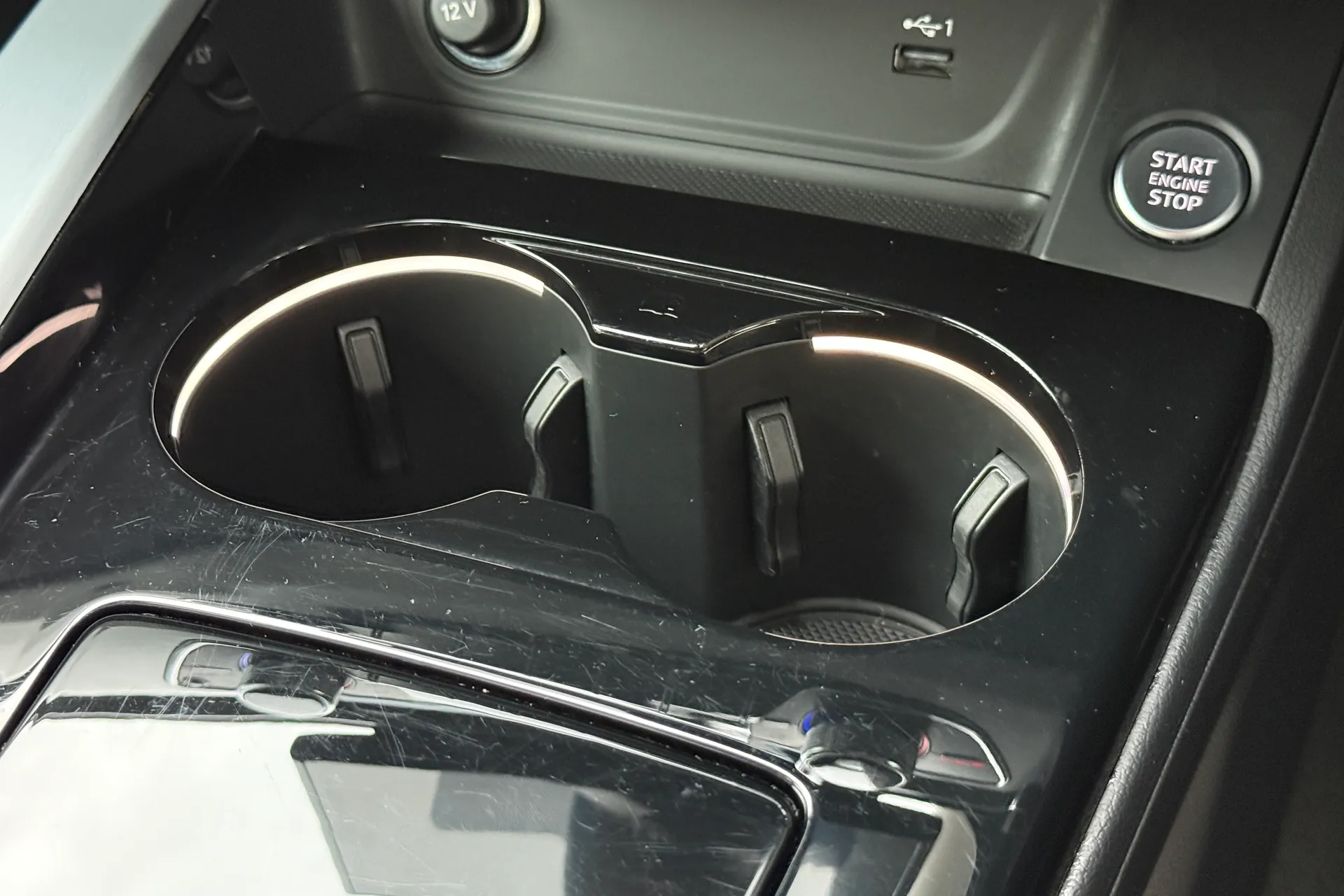 Audi A4 thumbnail image number 16