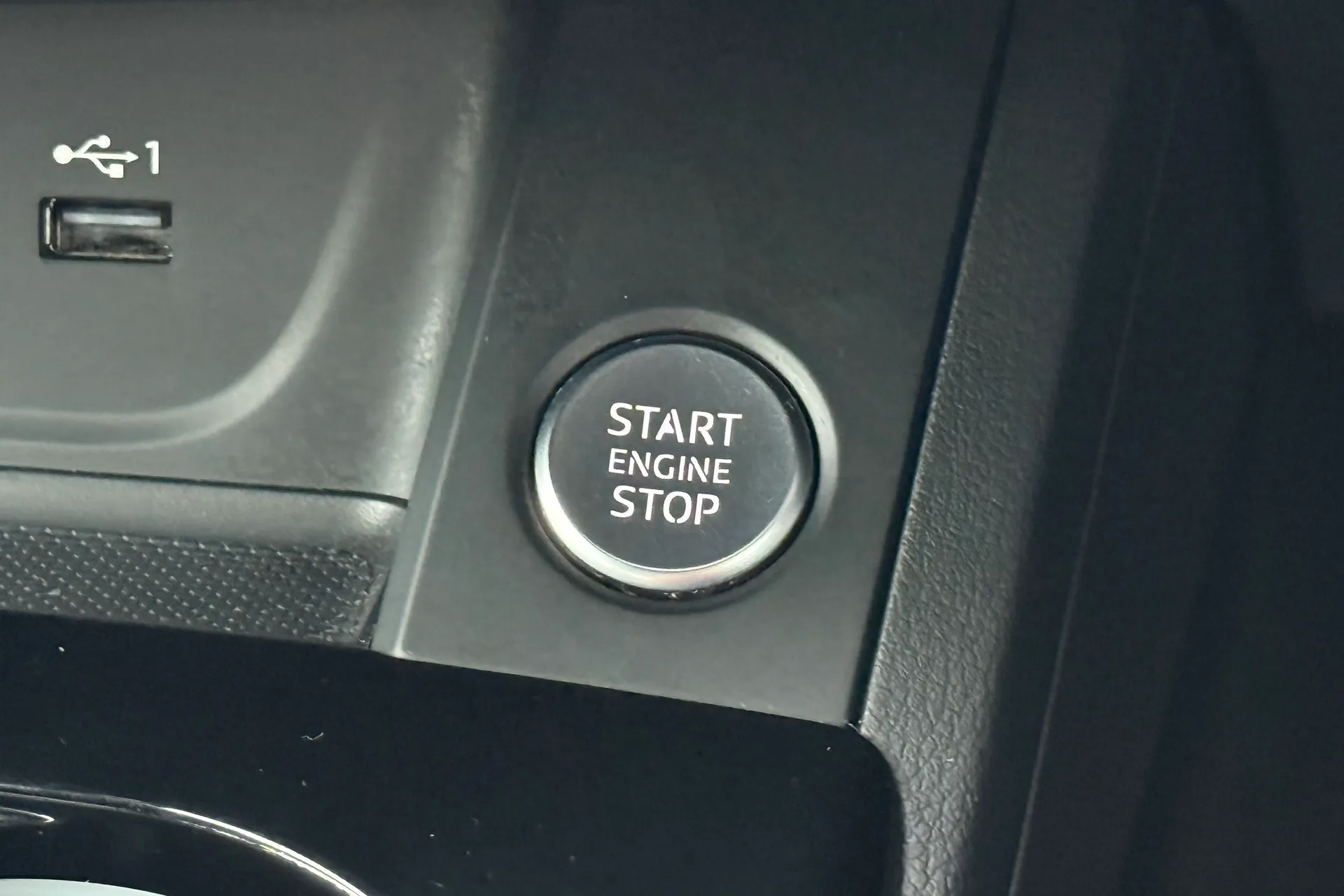 Audi A4 thumbnail image number 15