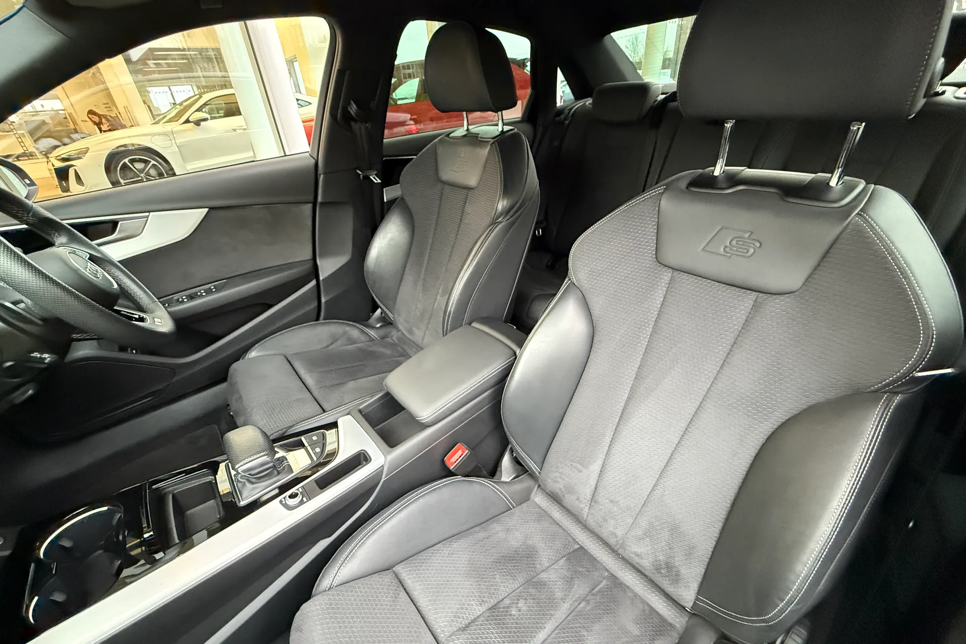 Audi A4 thumbnail image number 59