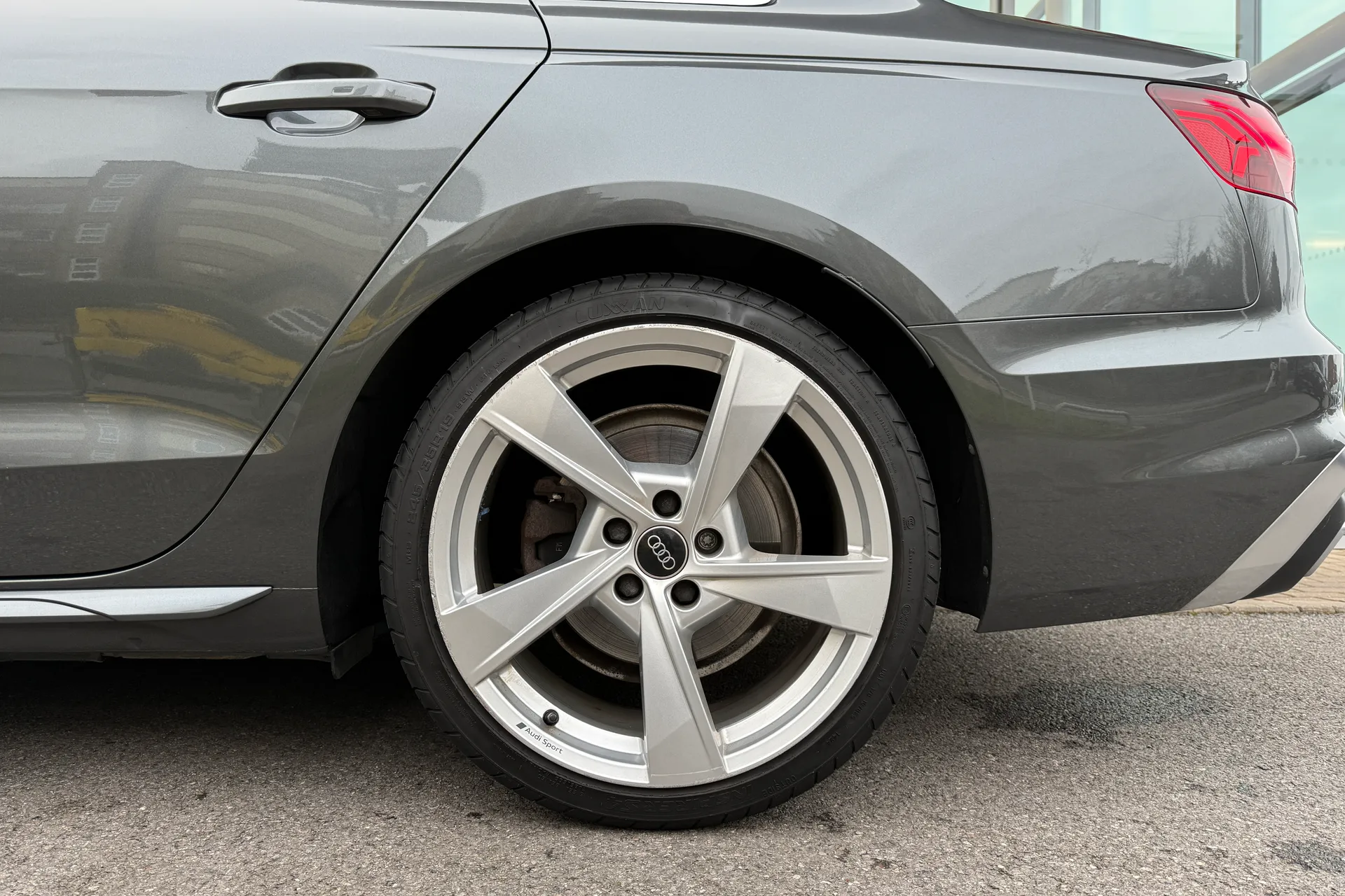 Audi A4 thumbnail image number 61