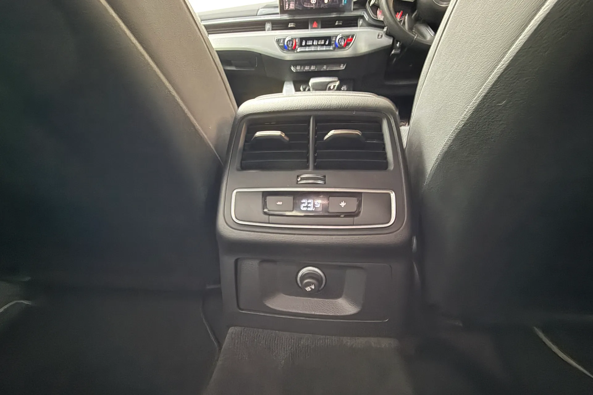 Audi A4 thumbnail image number 43