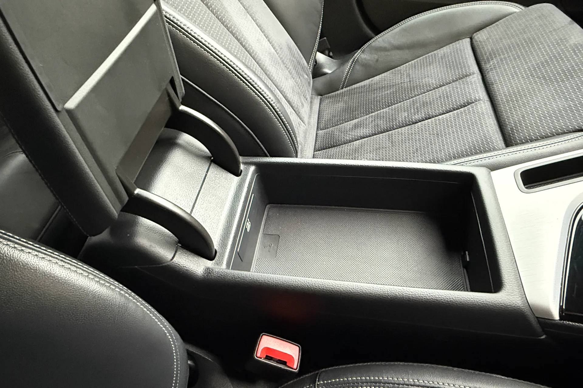 Audi A4 thumbnail image number 34