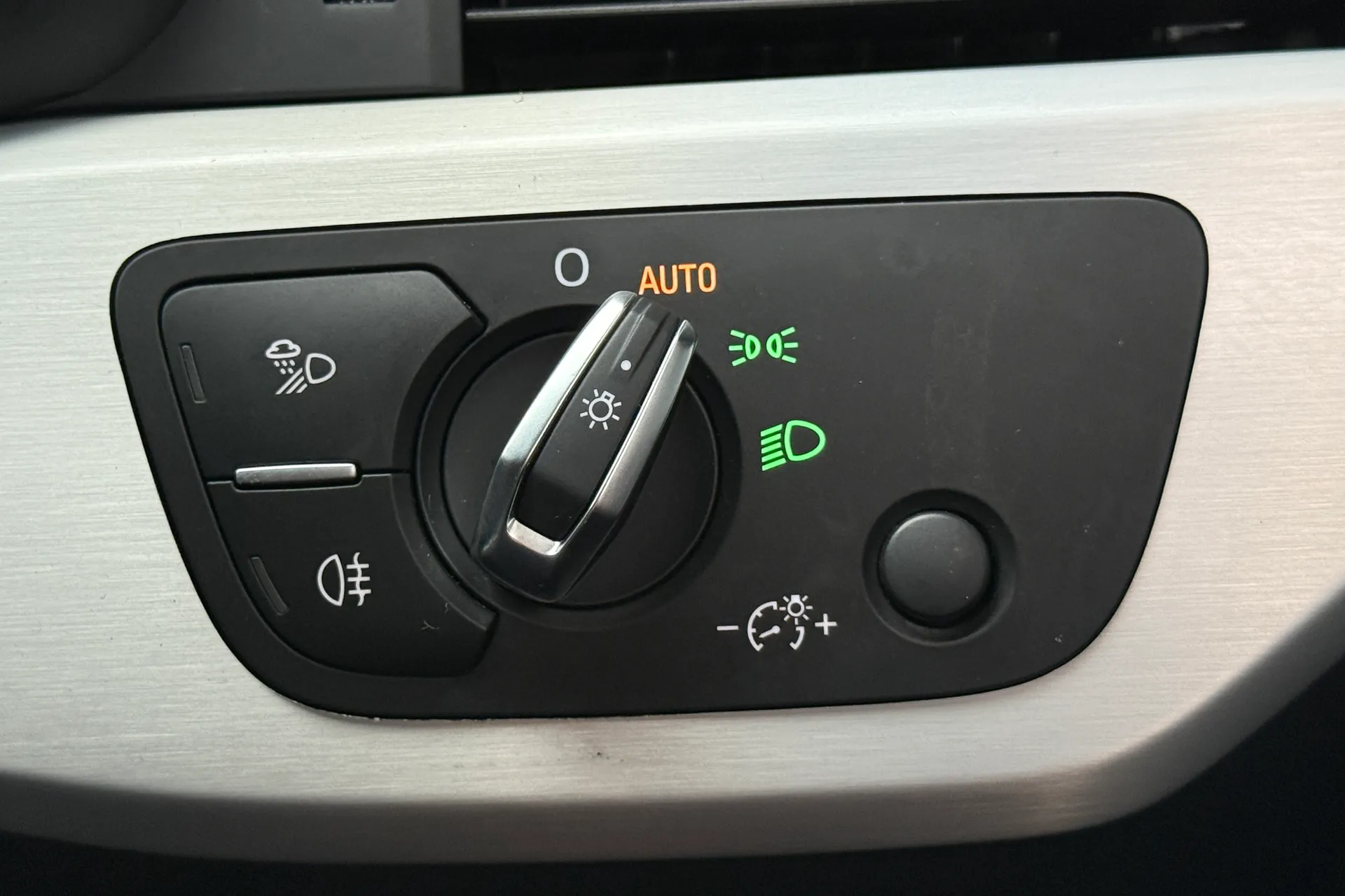 Audi A4 thumbnail image number 22