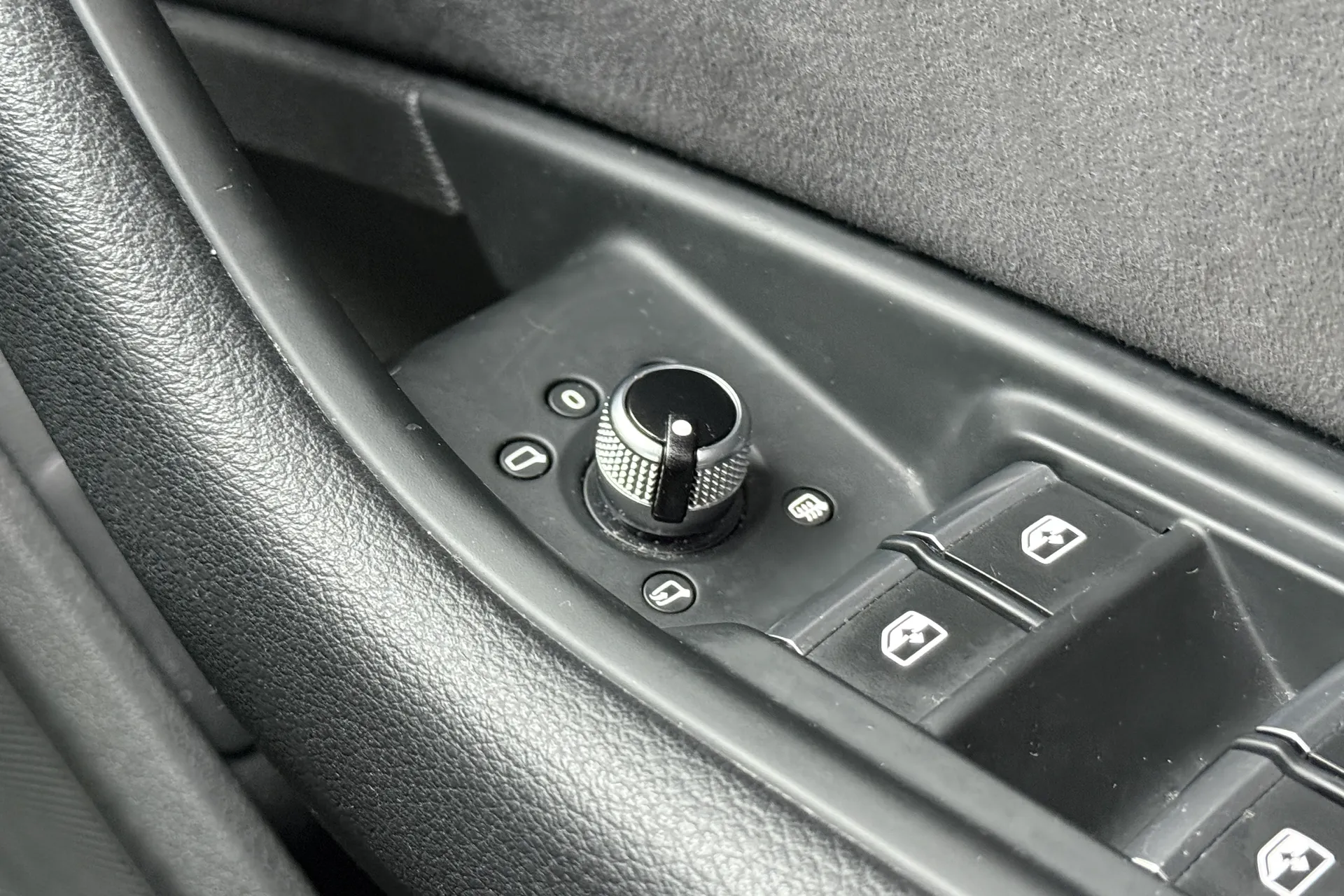 Audi A4 thumbnail image number 26