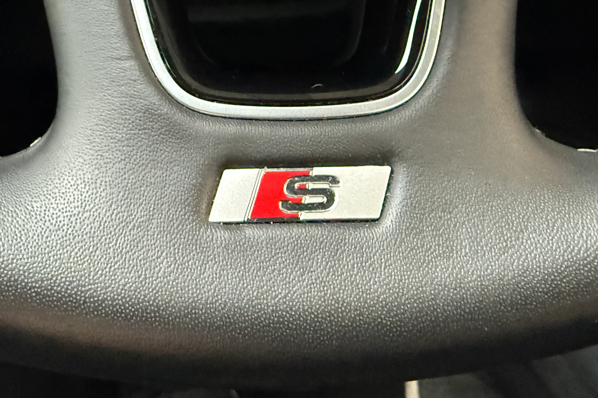 Audi A4 thumbnail image number 28