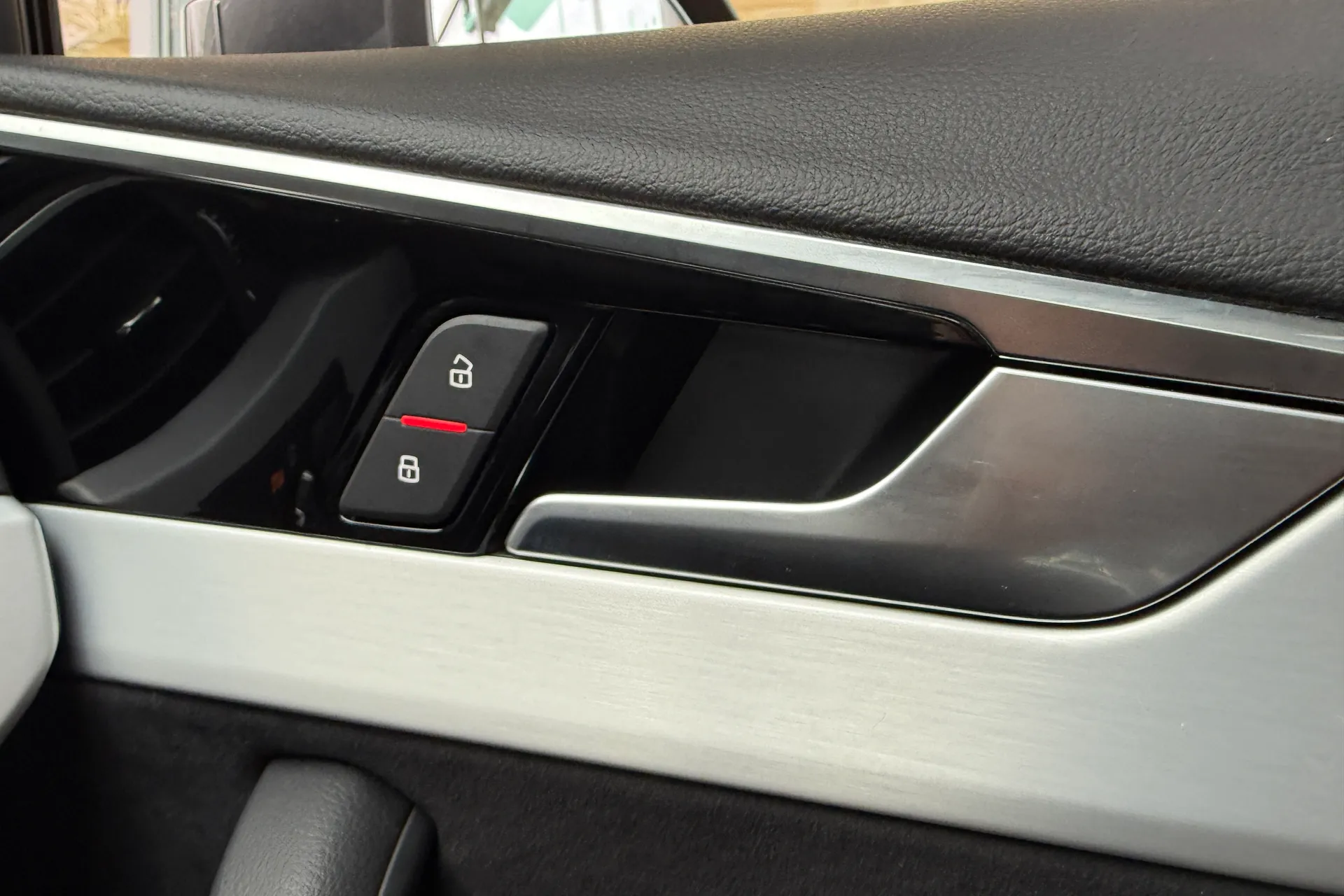 Audi A4 thumbnail image number 24