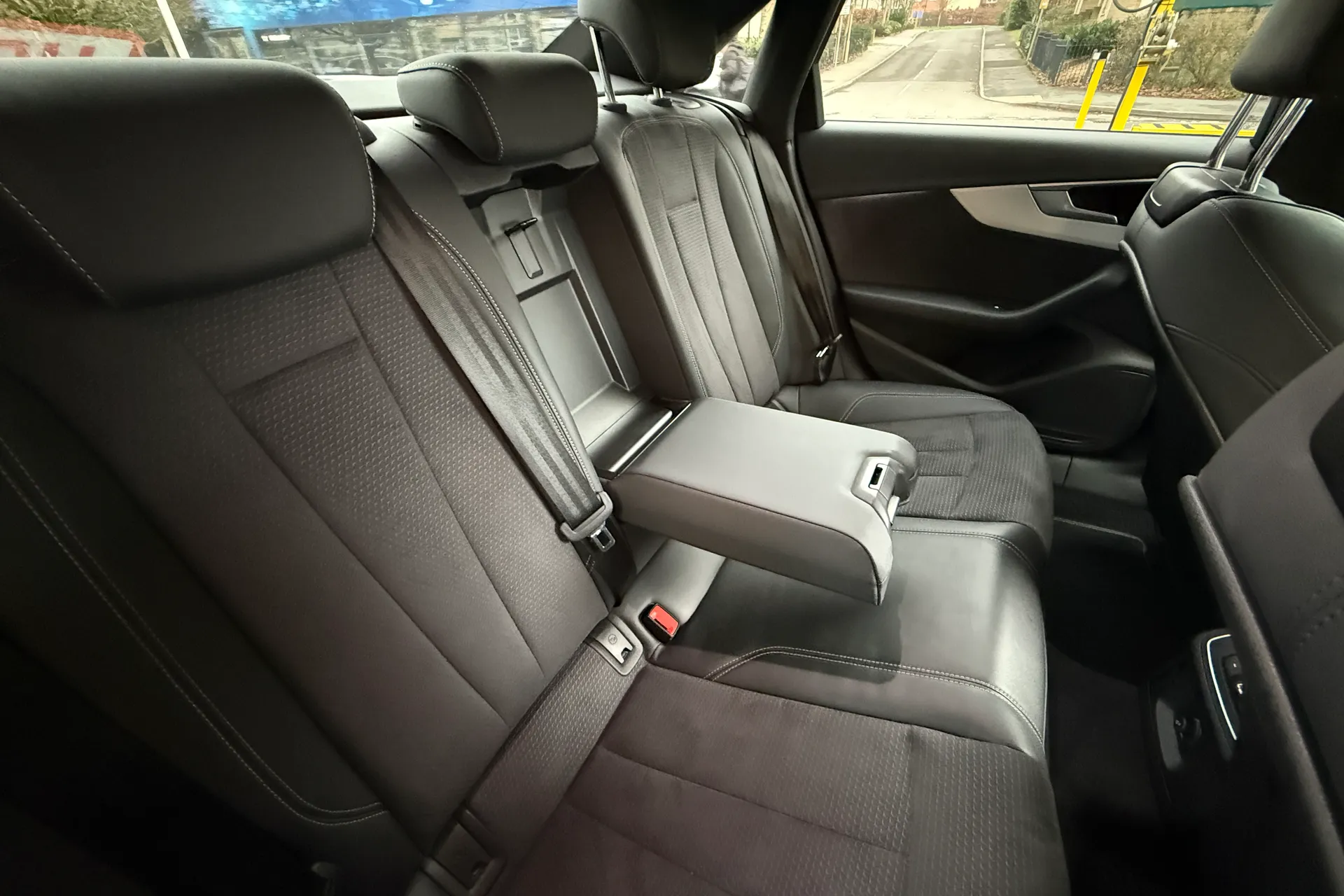 Audi A4 thumbnail image number 42