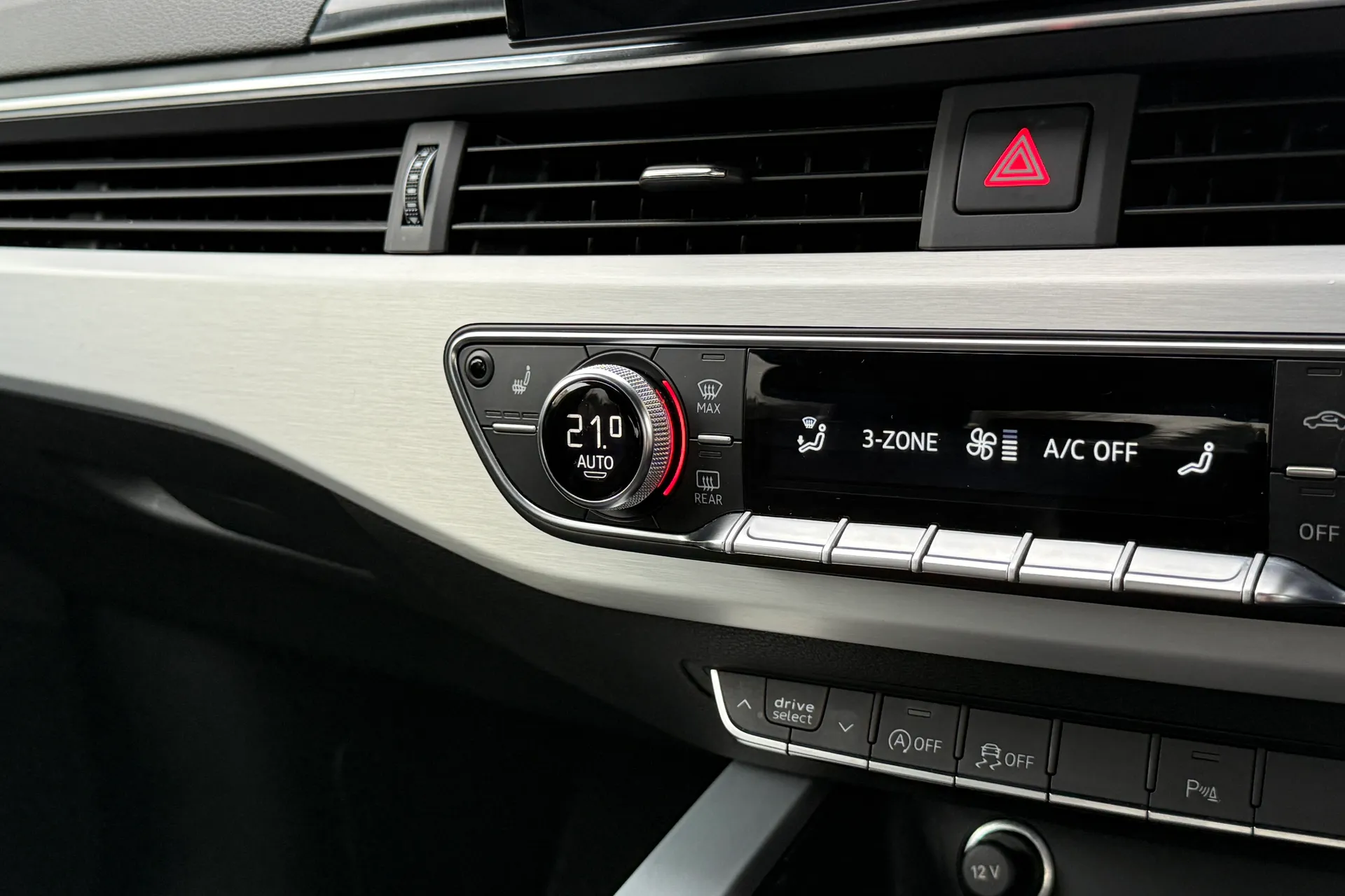 Audi A4 thumbnail image number 10