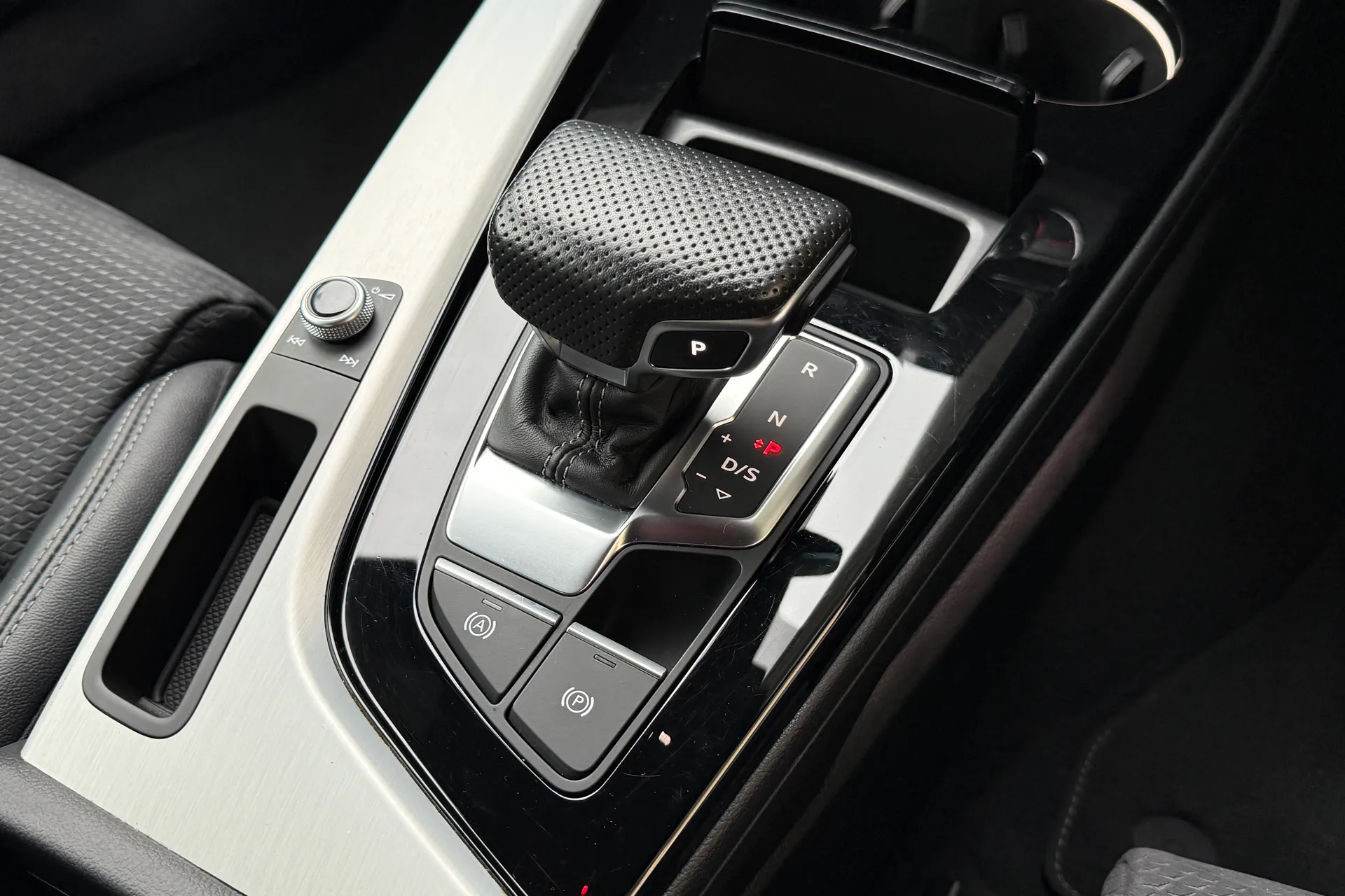 Audi A4 thumbnail image number 18