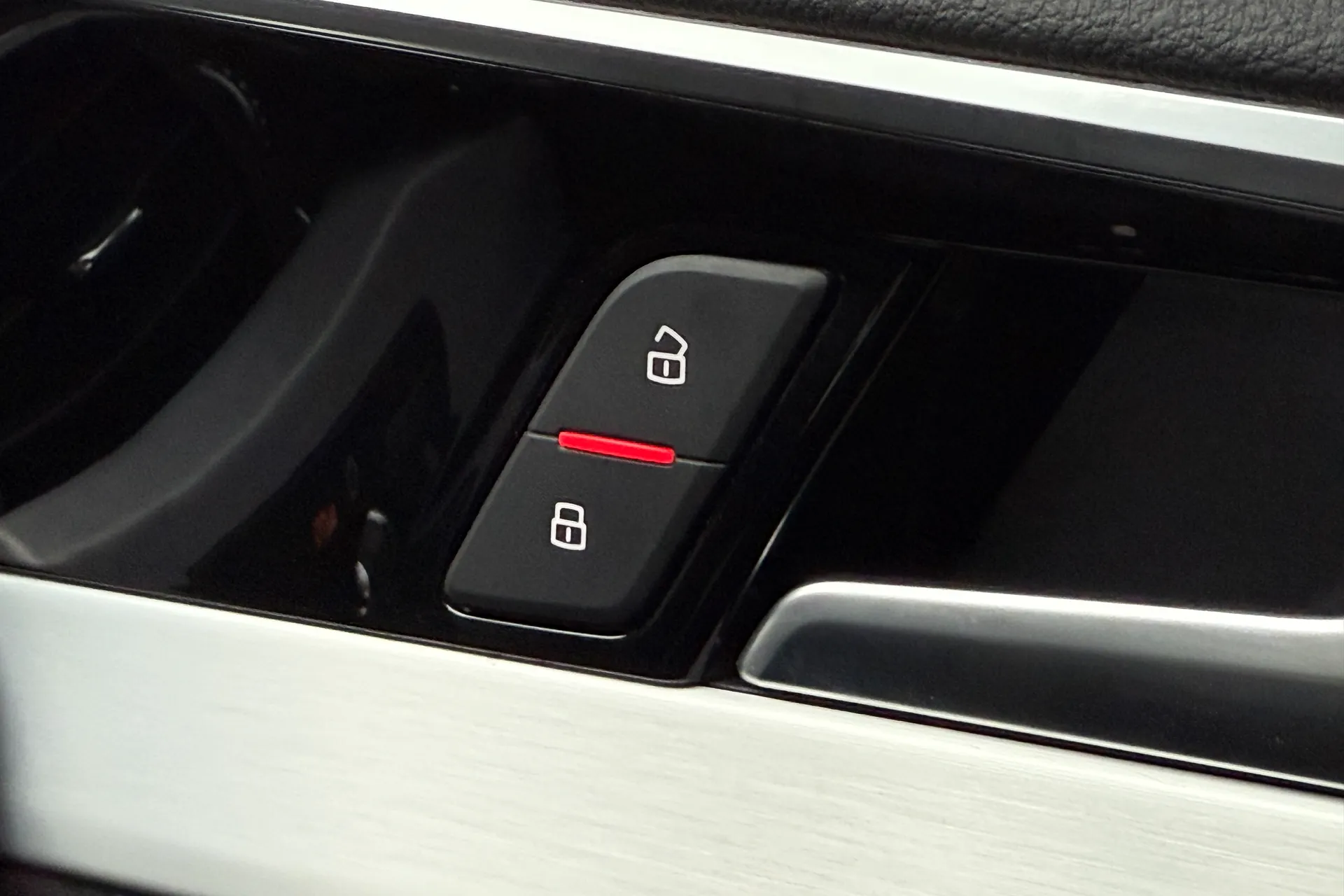 Audi A4 thumbnail image number 23