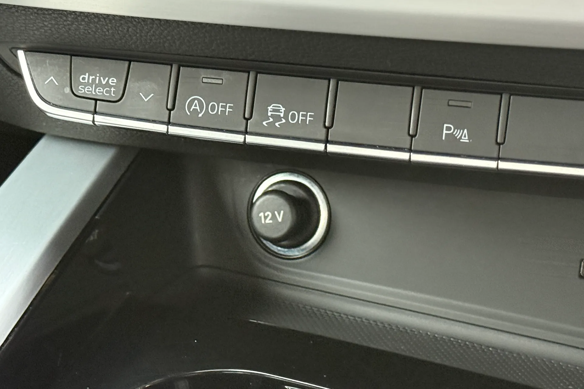 Audi A4 thumbnail image number 13