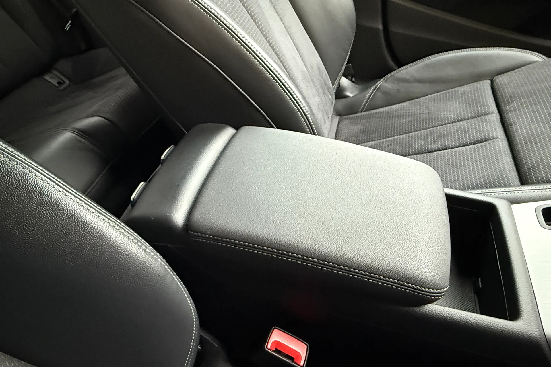 Audi A4 thumbnail image number 33