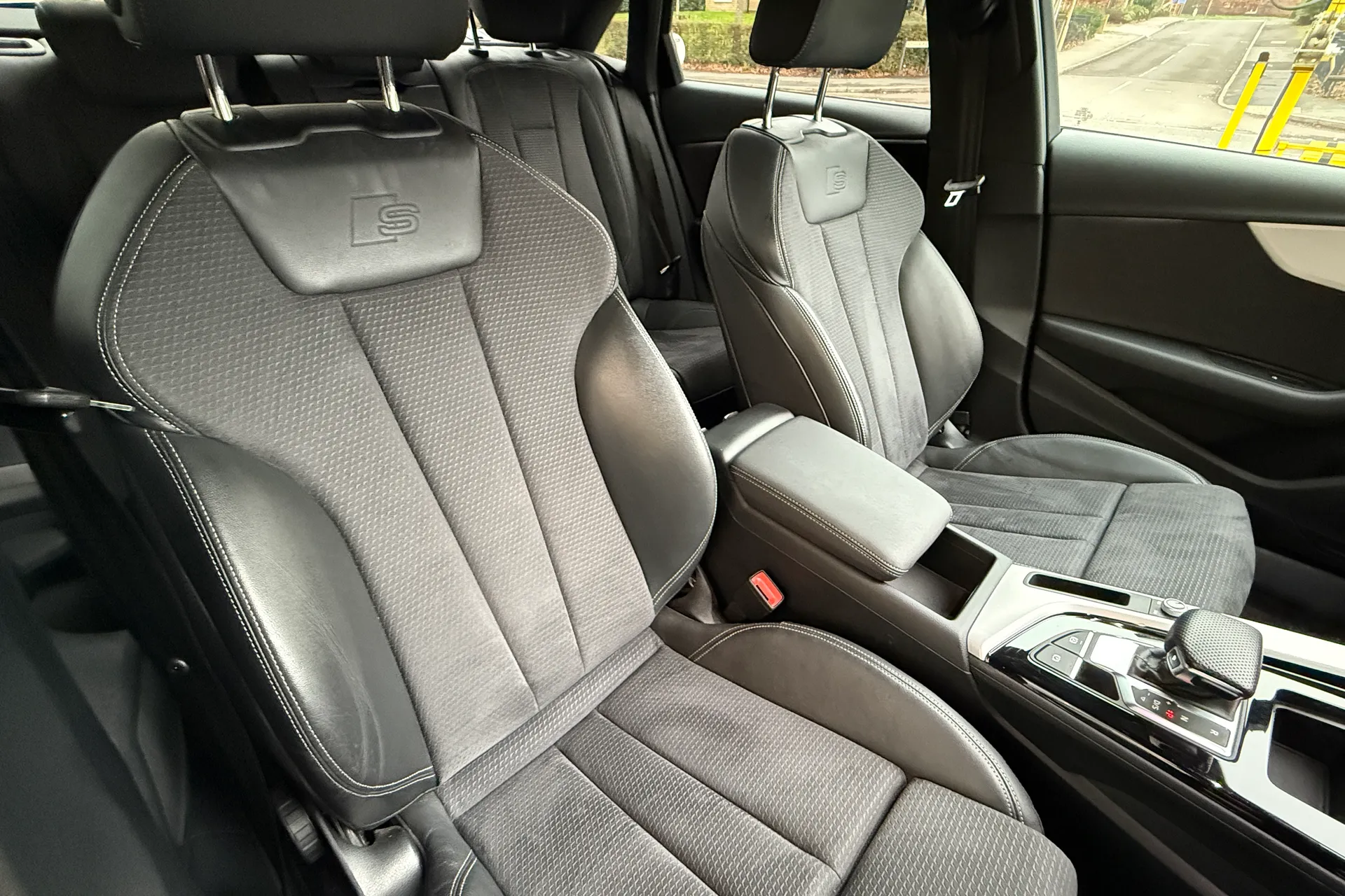 Audi A4 thumbnail image number 39