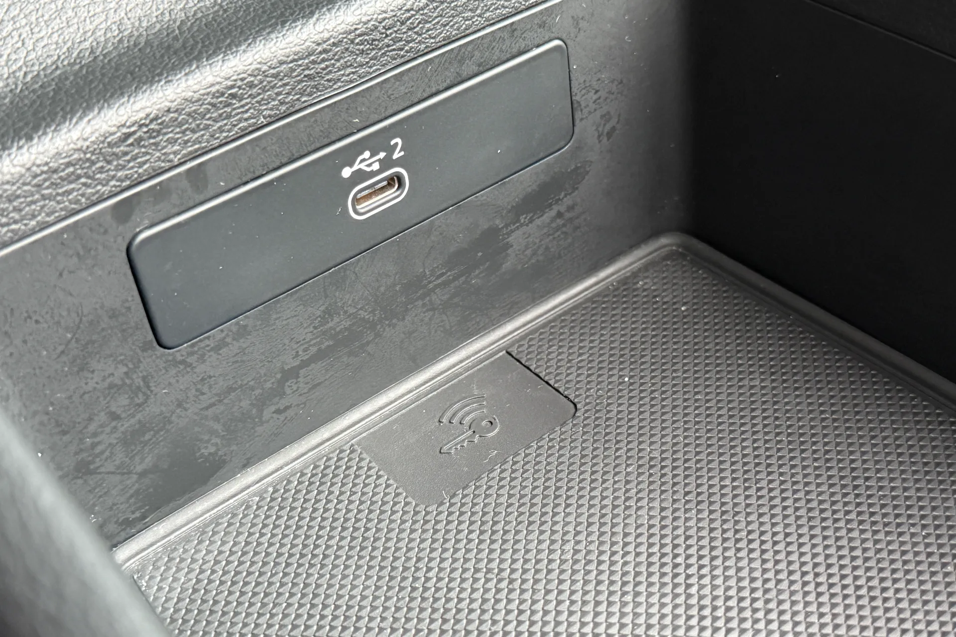 Audi A4 thumbnail image number 35