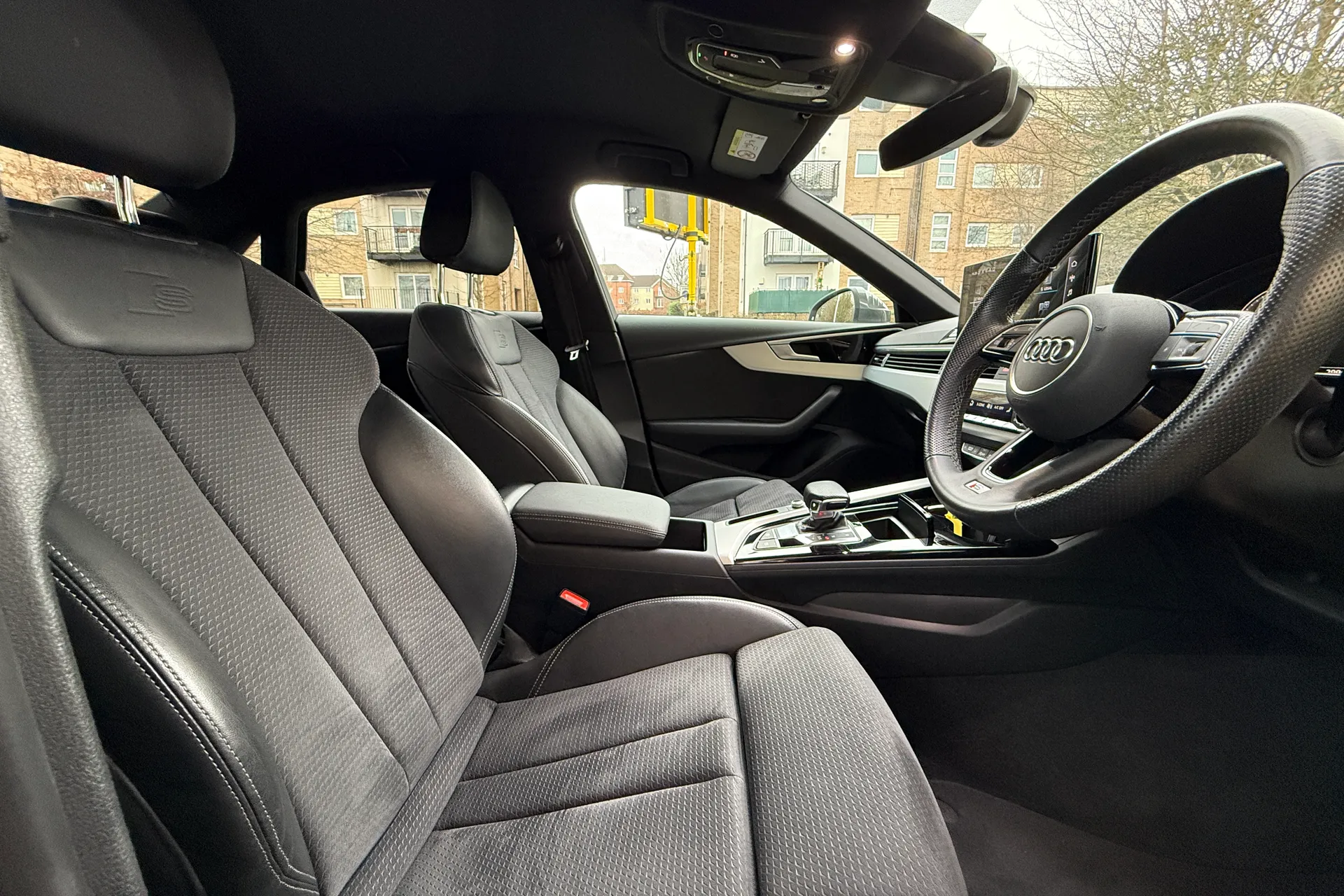 Audi A4 thumbnail image number 36