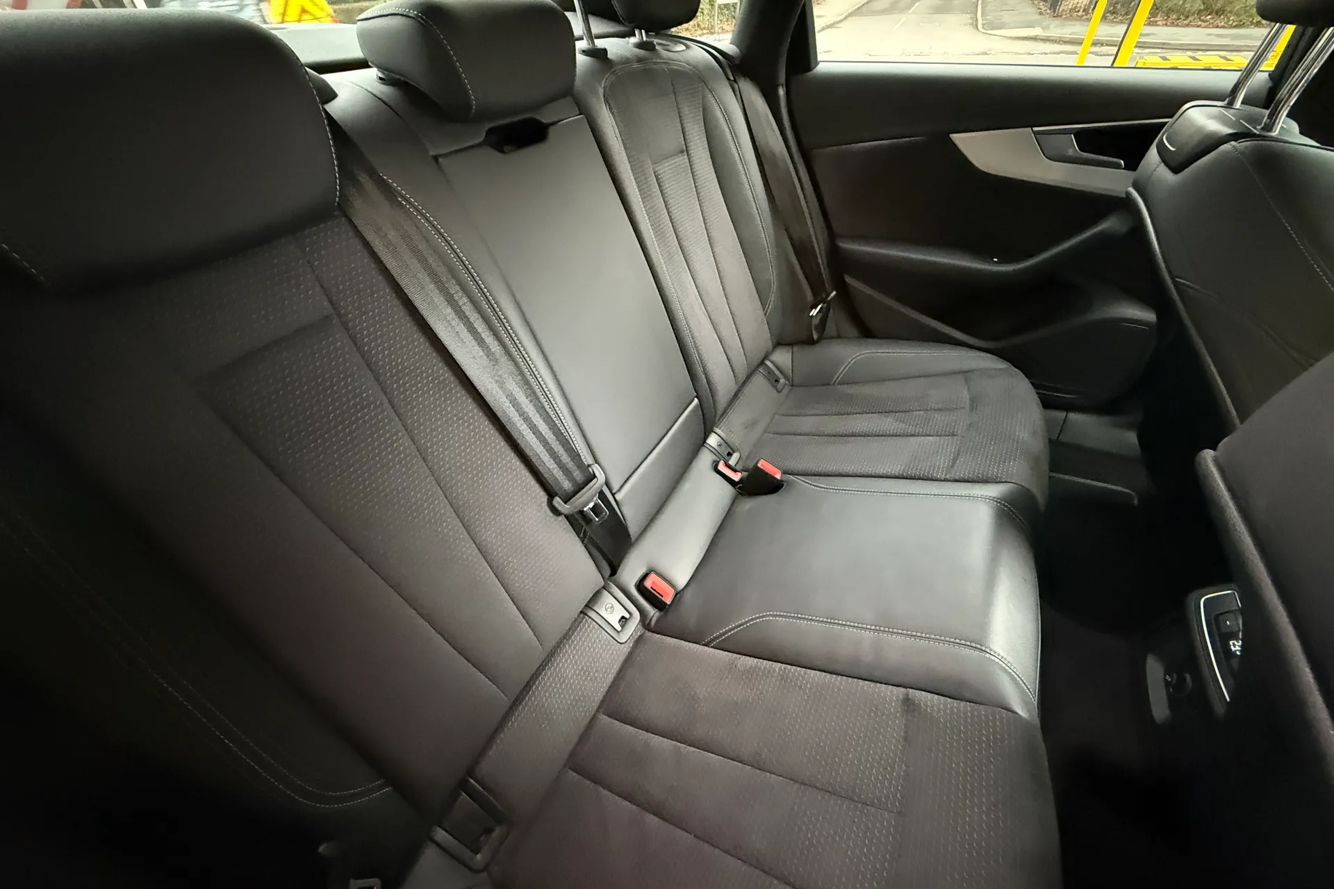 Audi A4 thumbnail image number 41