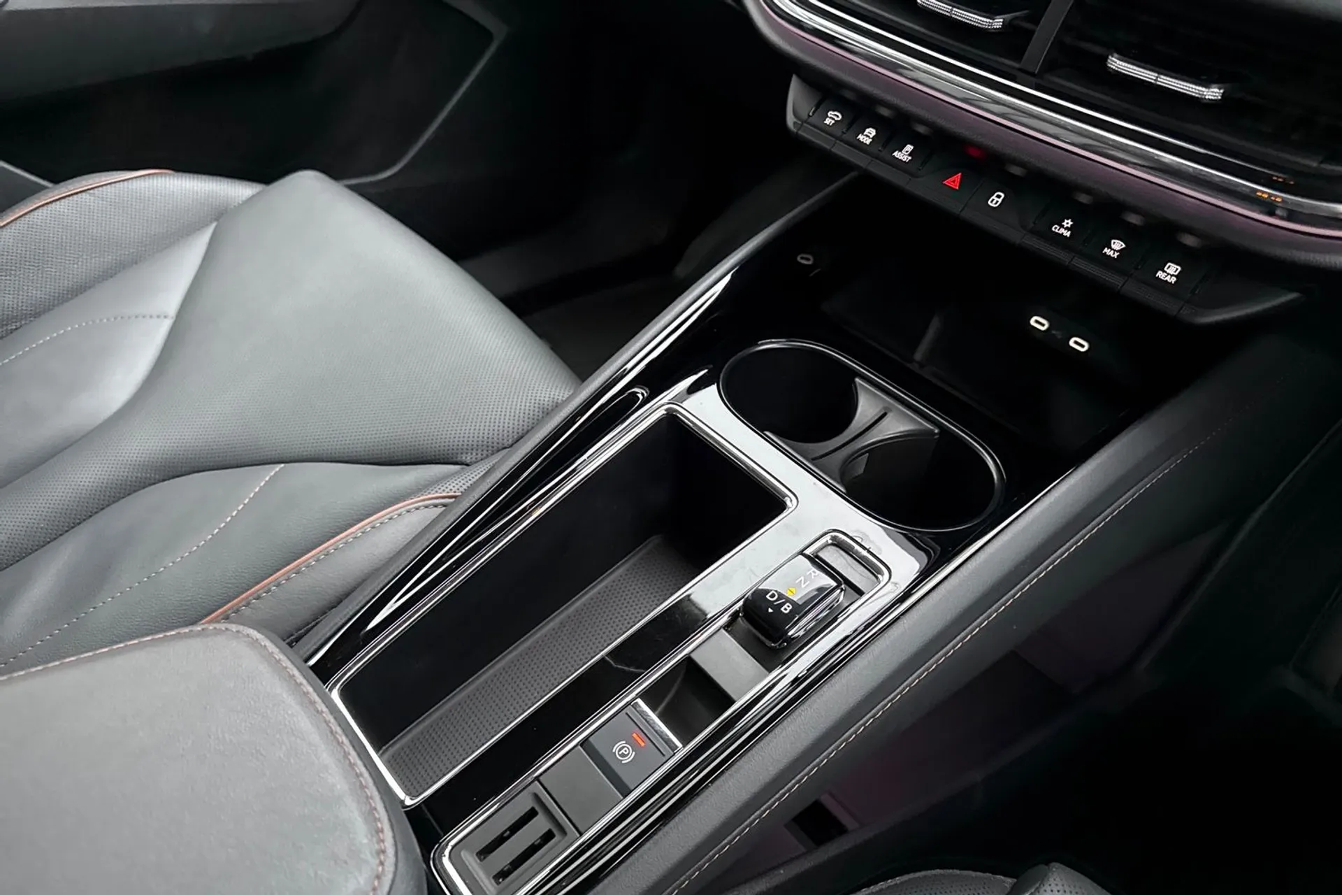 SKODA ENYAQ thumbnail image number 40