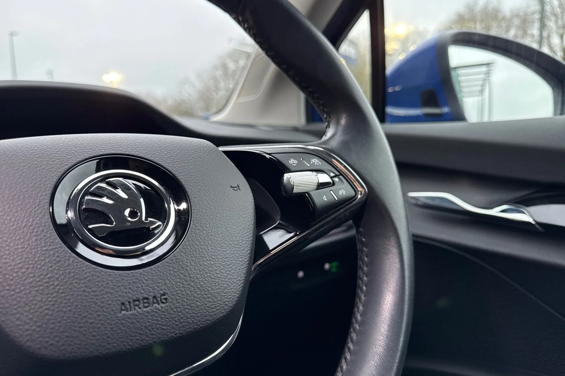 SKODA ENYAQ thumbnail image number 37