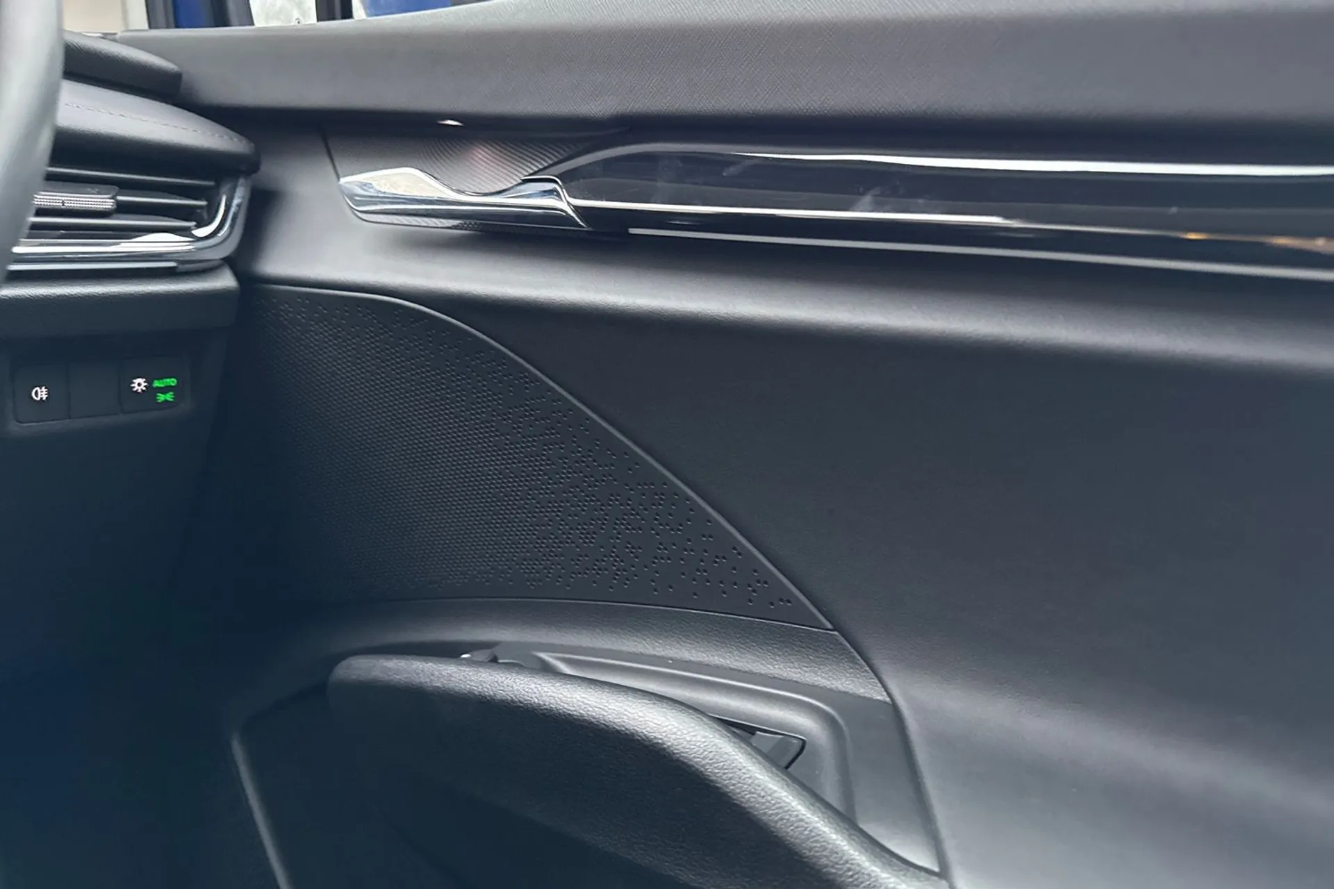 SKODA ENYAQ thumbnail image number 39