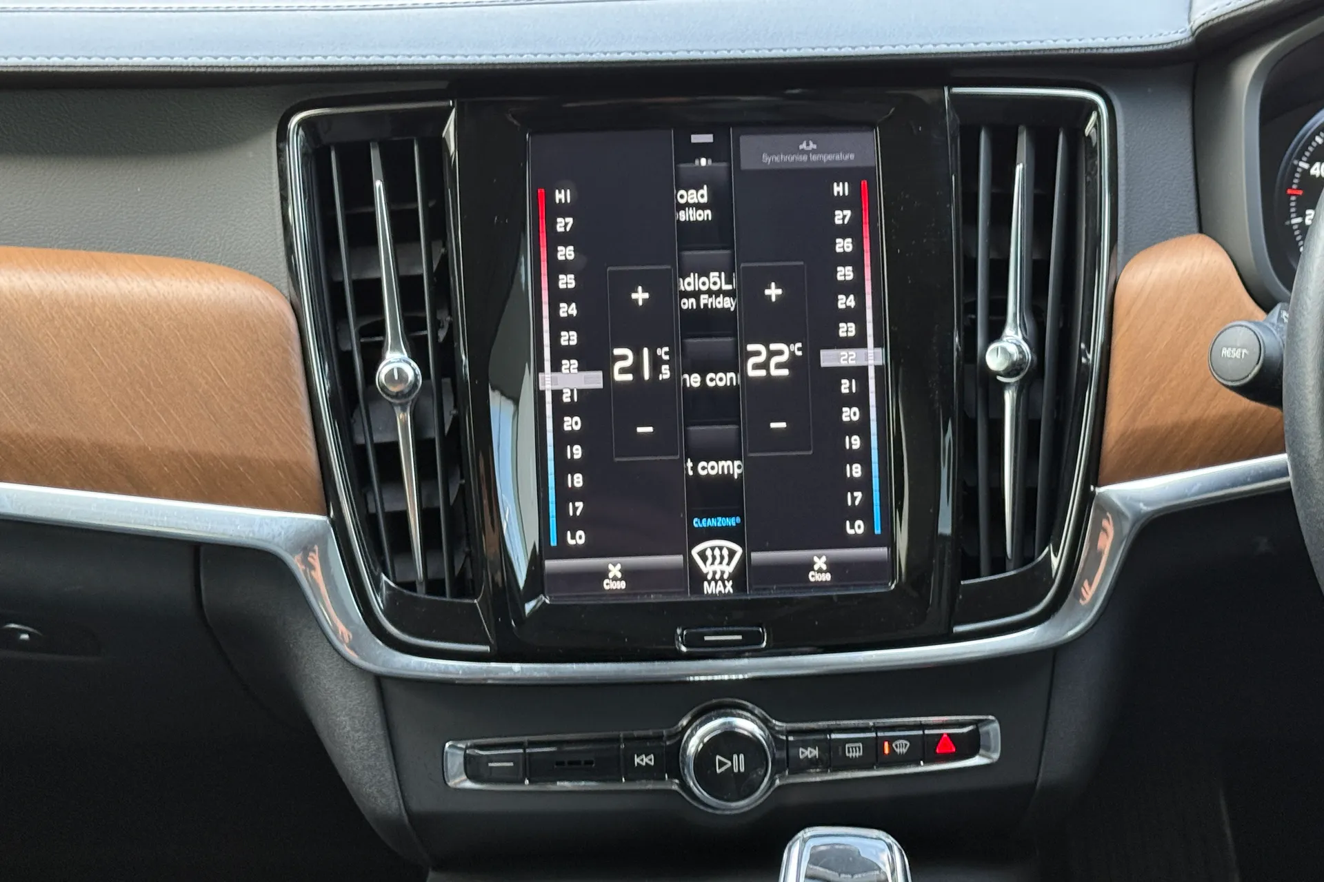 Volvo S90 thumbnail image number 14