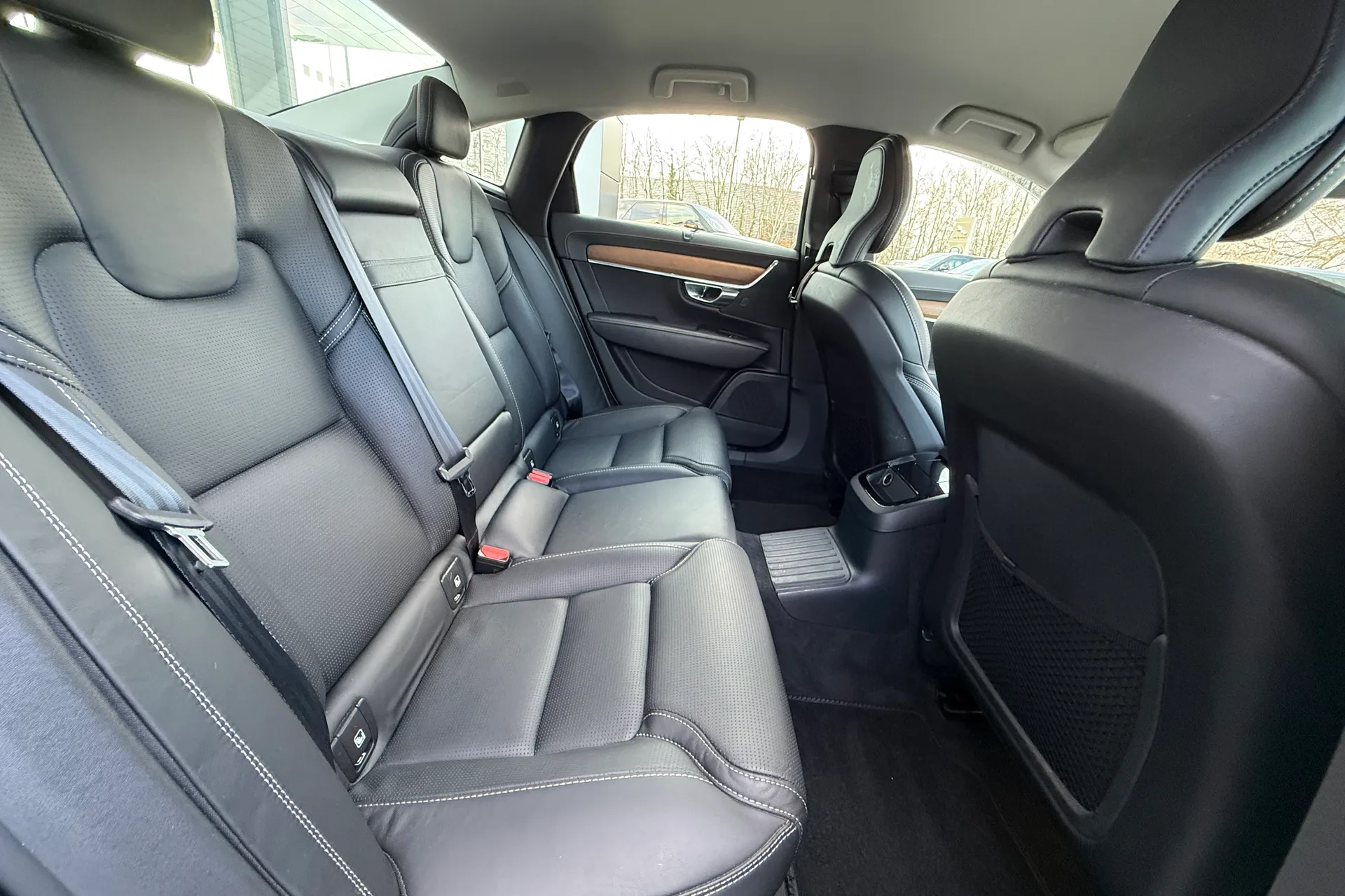 Volvo S90 thumbnail image number 31