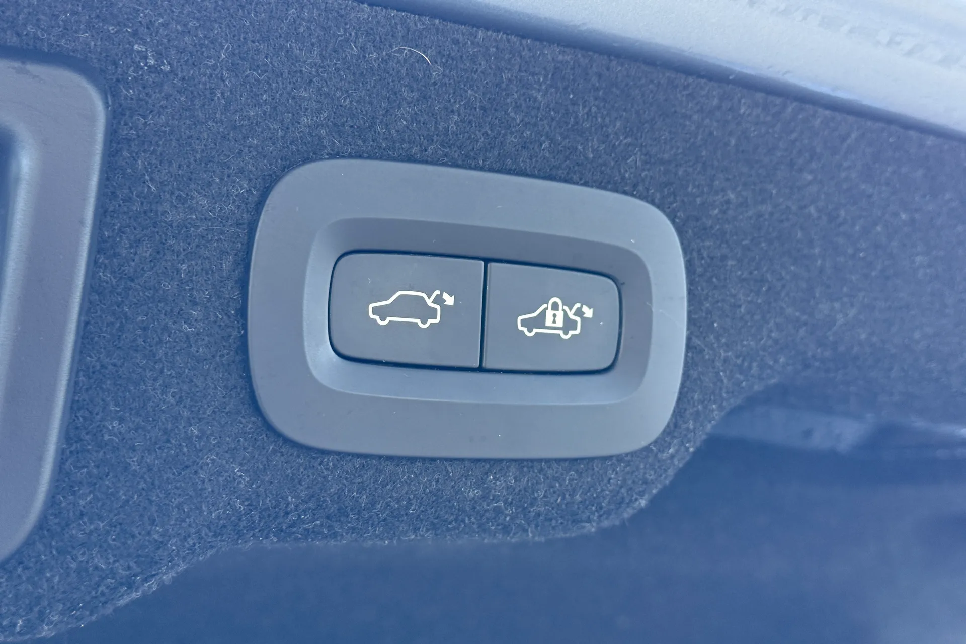 Volvo S90 thumbnail image number 32