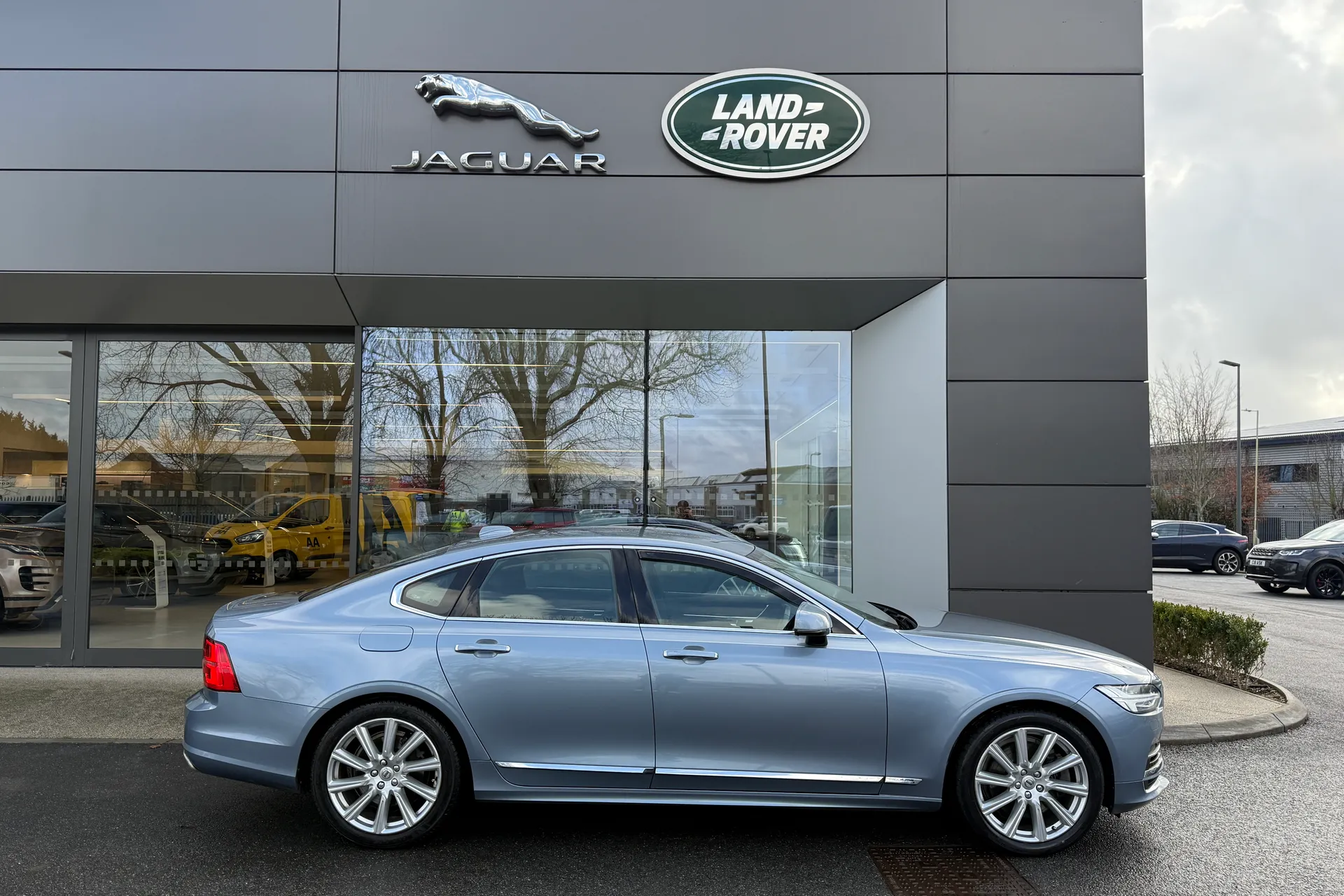 Volvo S90 thumbnail image number 2