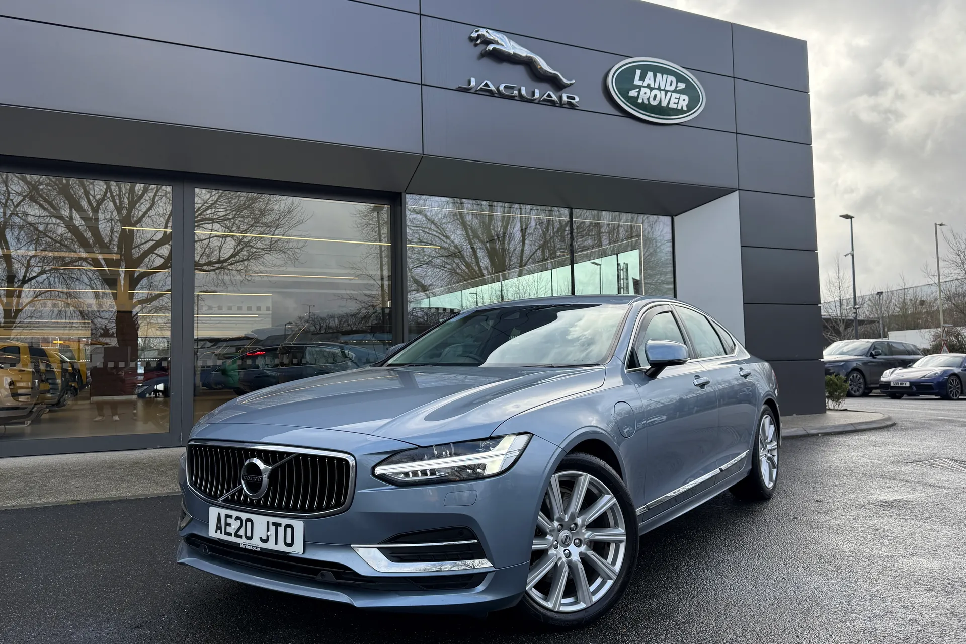 Volvo S90 focused image