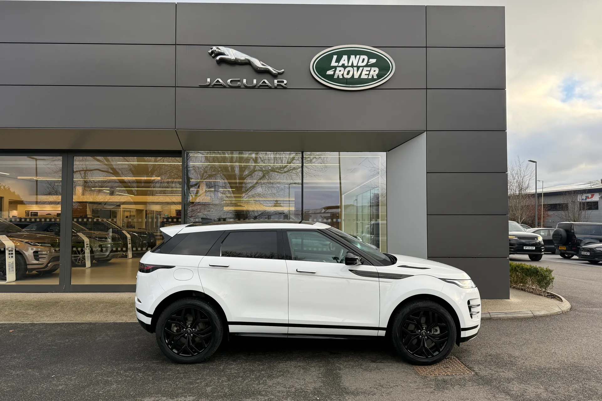 LAND ROVER RANGE ROVER EVOQUE thumbnail image number 2